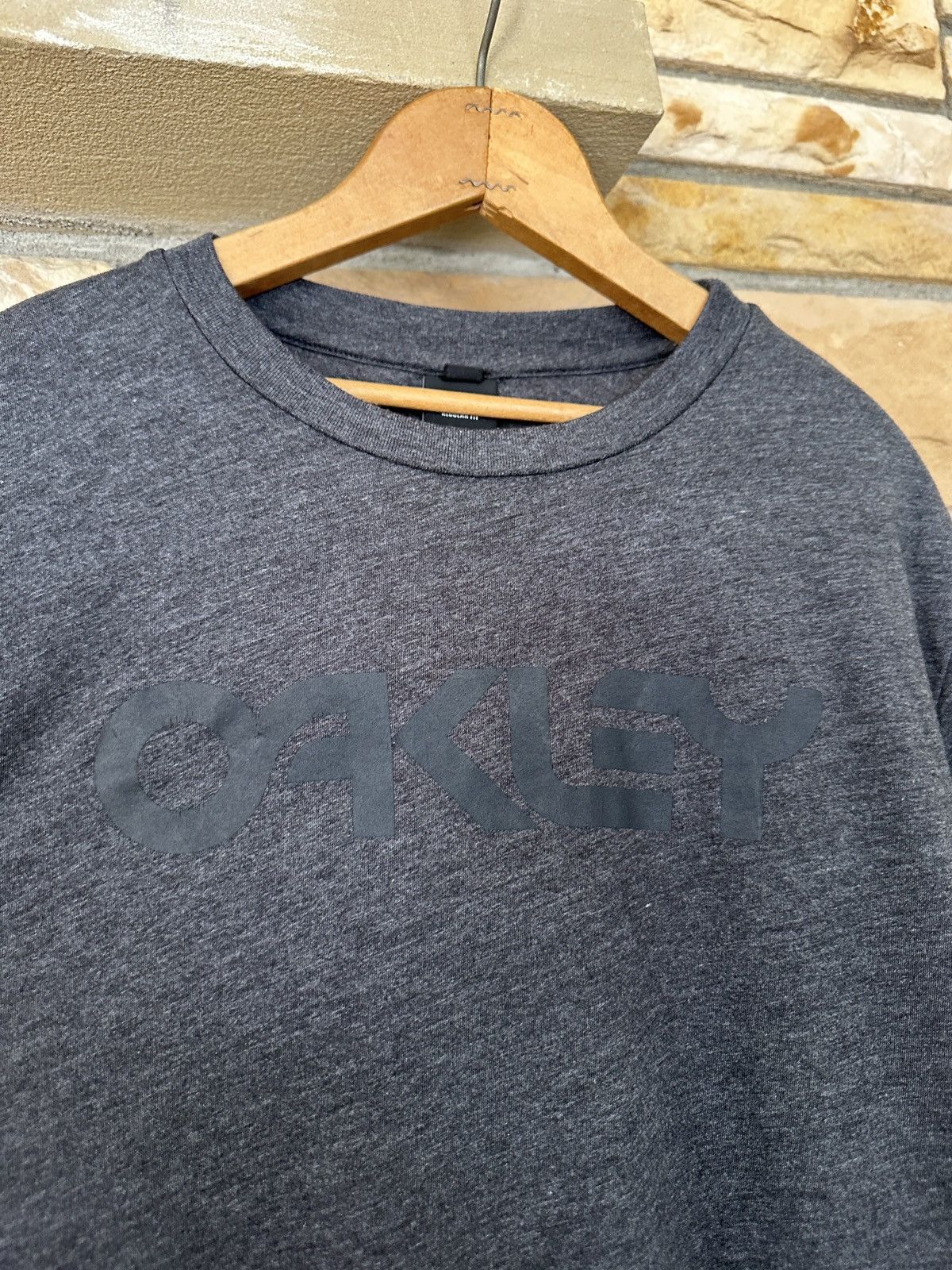 Japanese Brand Oakley Tonal Logo Graphic Tee Size US L / EU 52-54 / 3 - 3 Thumbnail