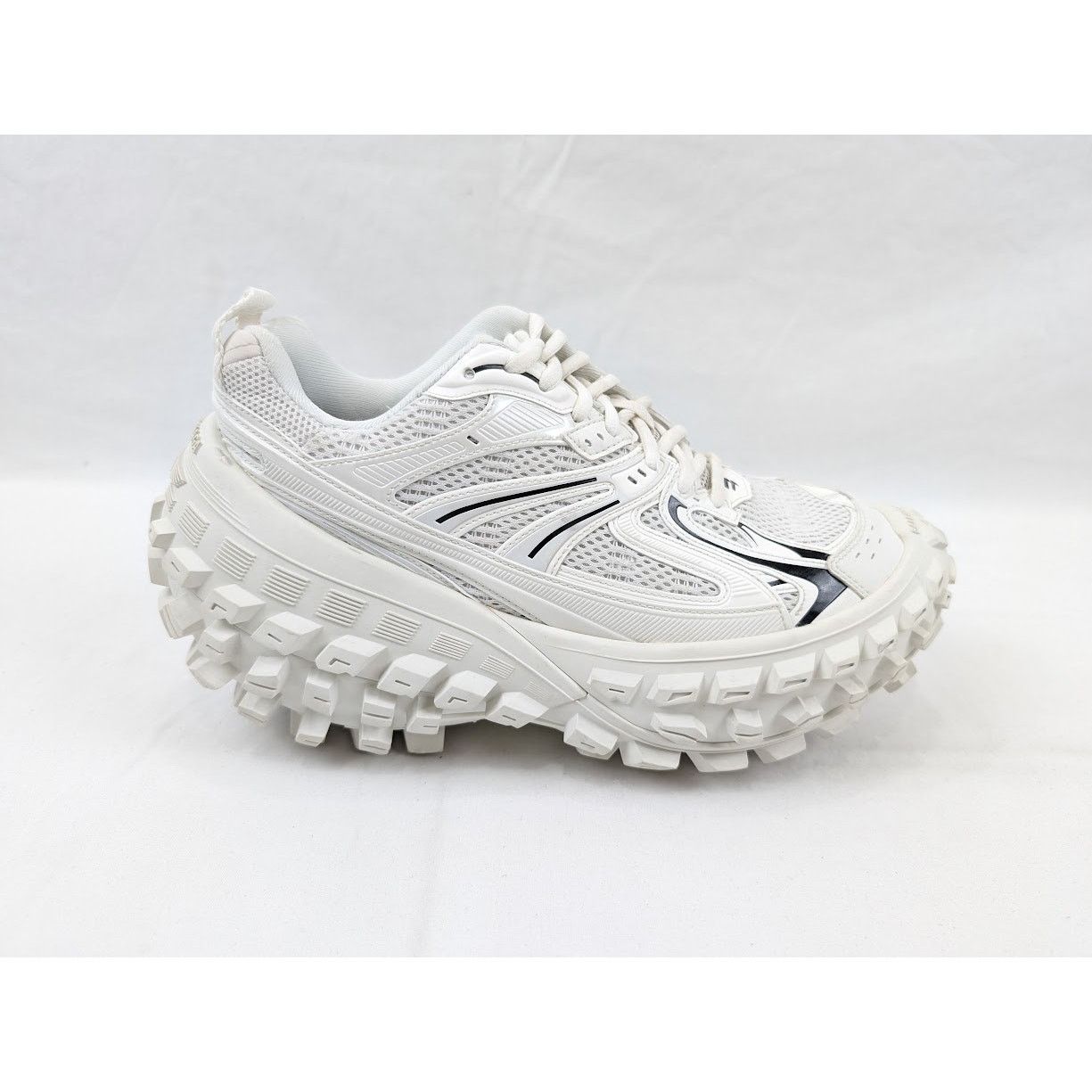 Balenciaga o1rshd1 Contrast Defender Bouncer in Eggshell/Black Size US 8 / EU 41 - 1 Thumbnail