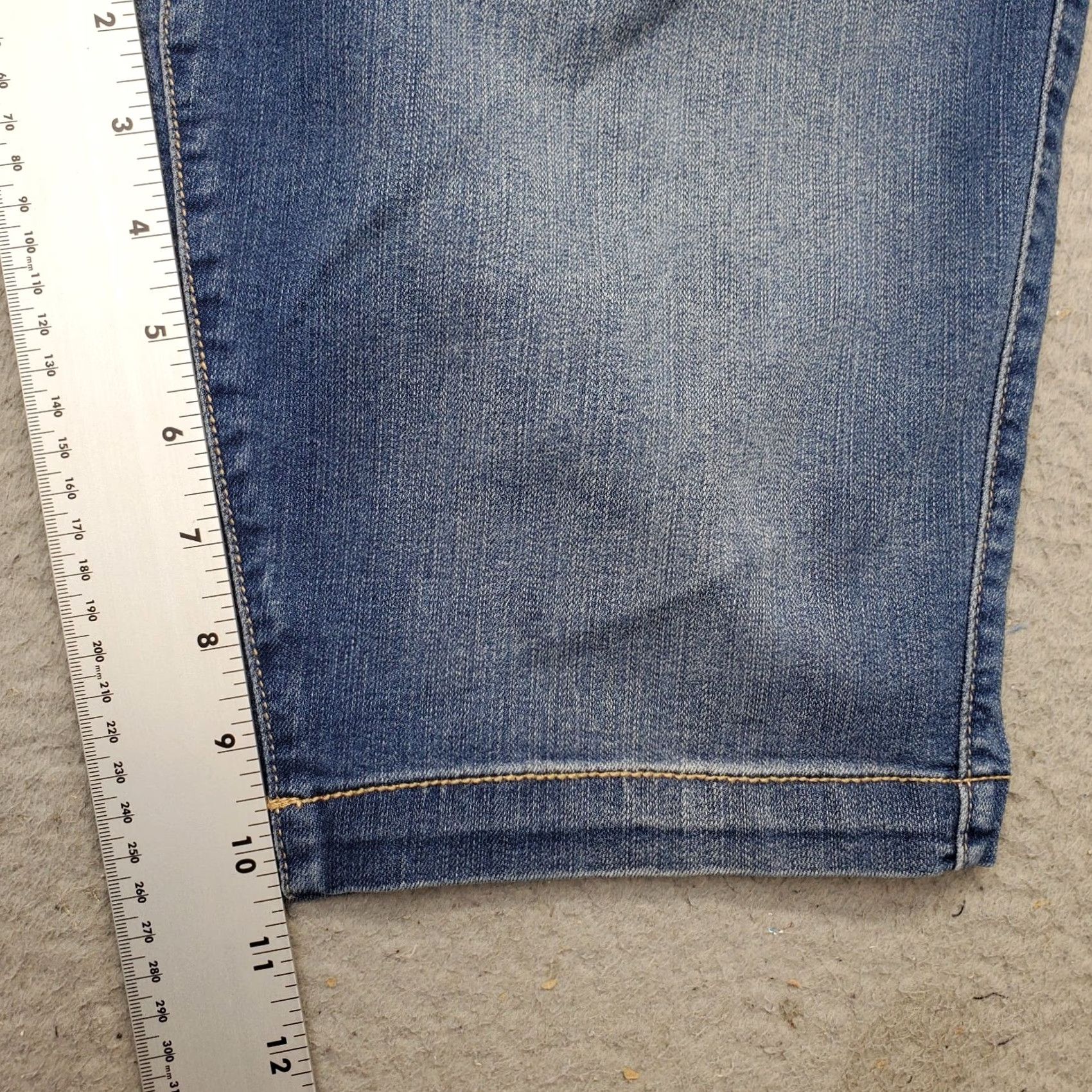 Torrid Torrid Lean Jean Shorts Womens Size 00 Blue Faded Denim Stretchy Flat Front Bermuda Shorts Womens 00 Blue Denim Torrid Men? Size 24" / US 00 / IT 34 - 4 Thumbnail