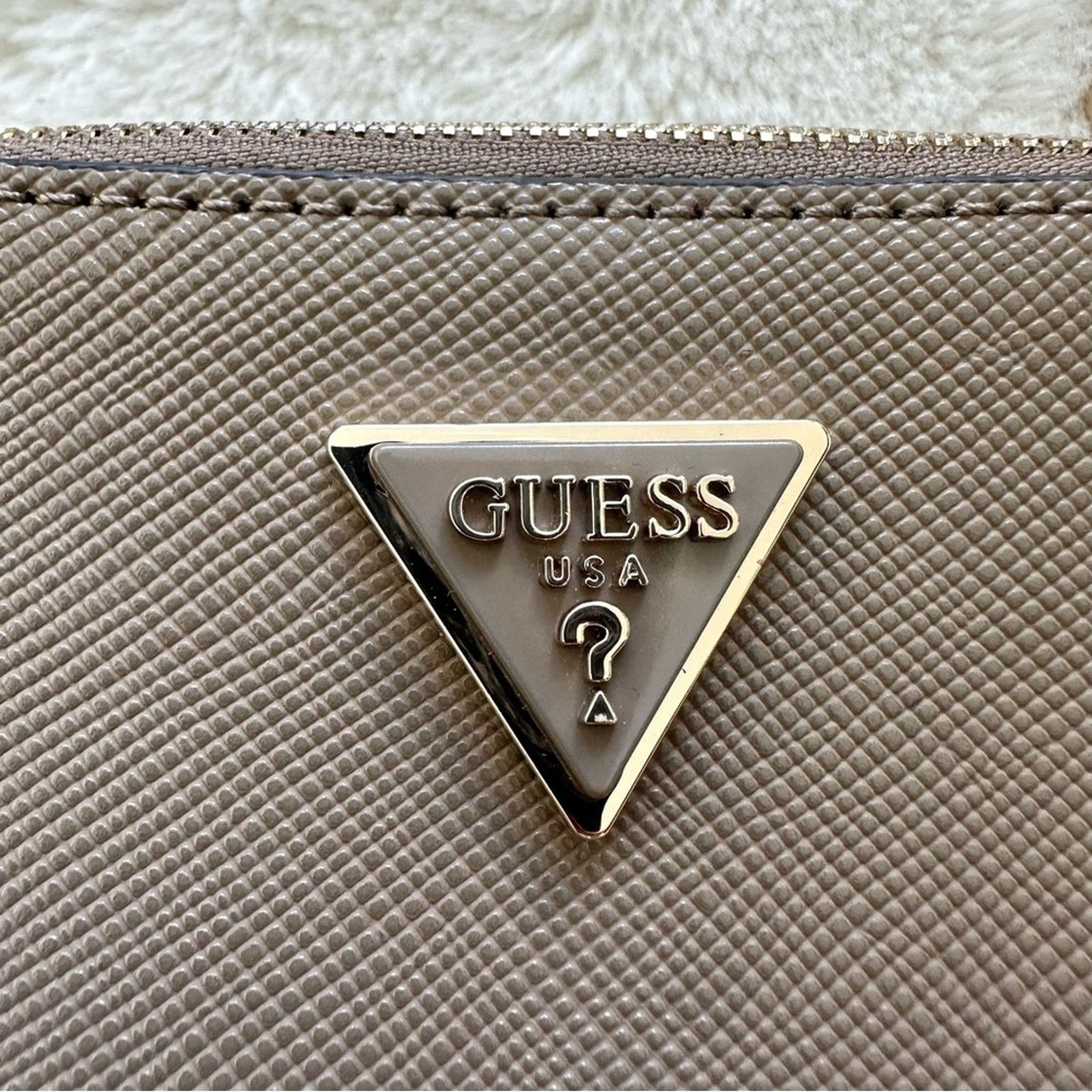 Guess NWT!!! Guess camera crossbody bag Retail 128$ Size ONE SIZE - 2 Thumbnail