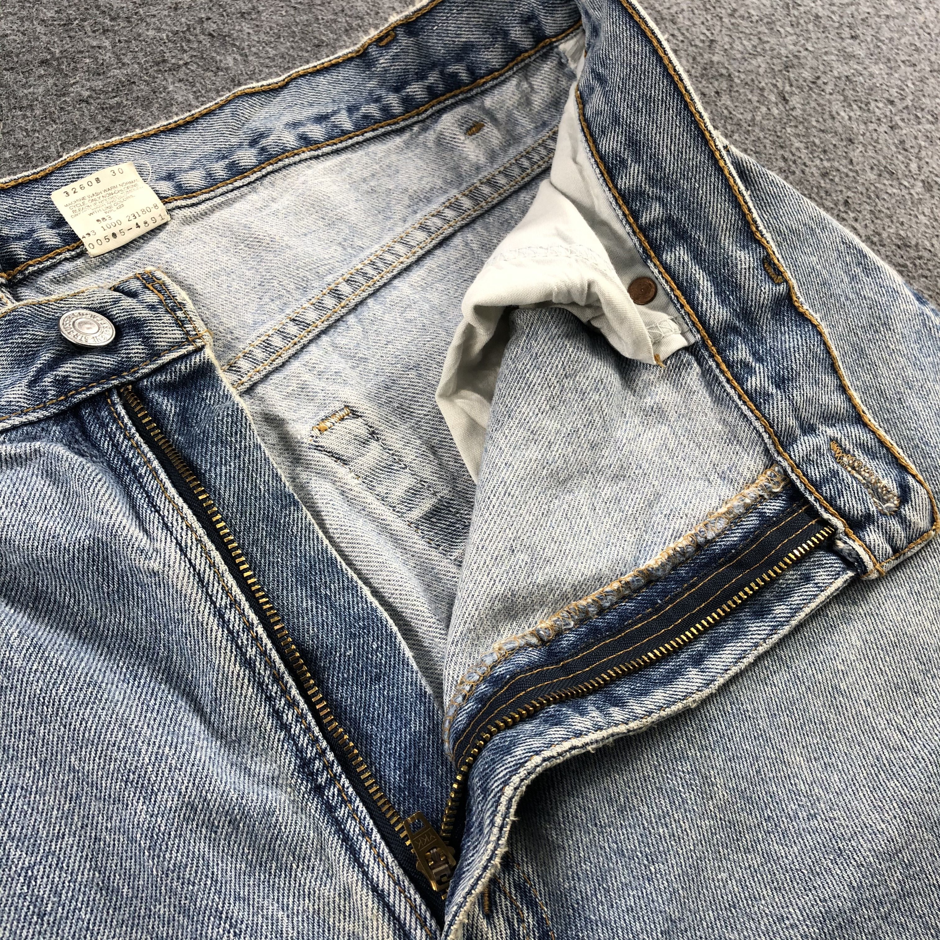 Levi's Vintage 90s Light Wash Levis 505 Jeans-J2126 Size US 39 - 11 Thumbnail
