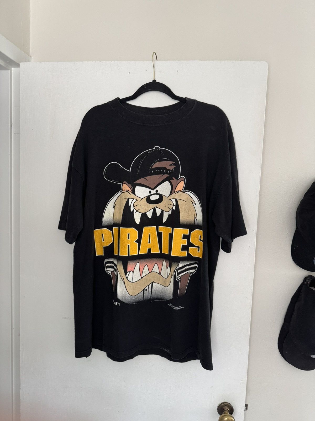 Warner Bros Vintage Looney Tunes x Pirates MLB Graphic Tee Size US XL / EU 56 / 4 - 1 Thumbnail