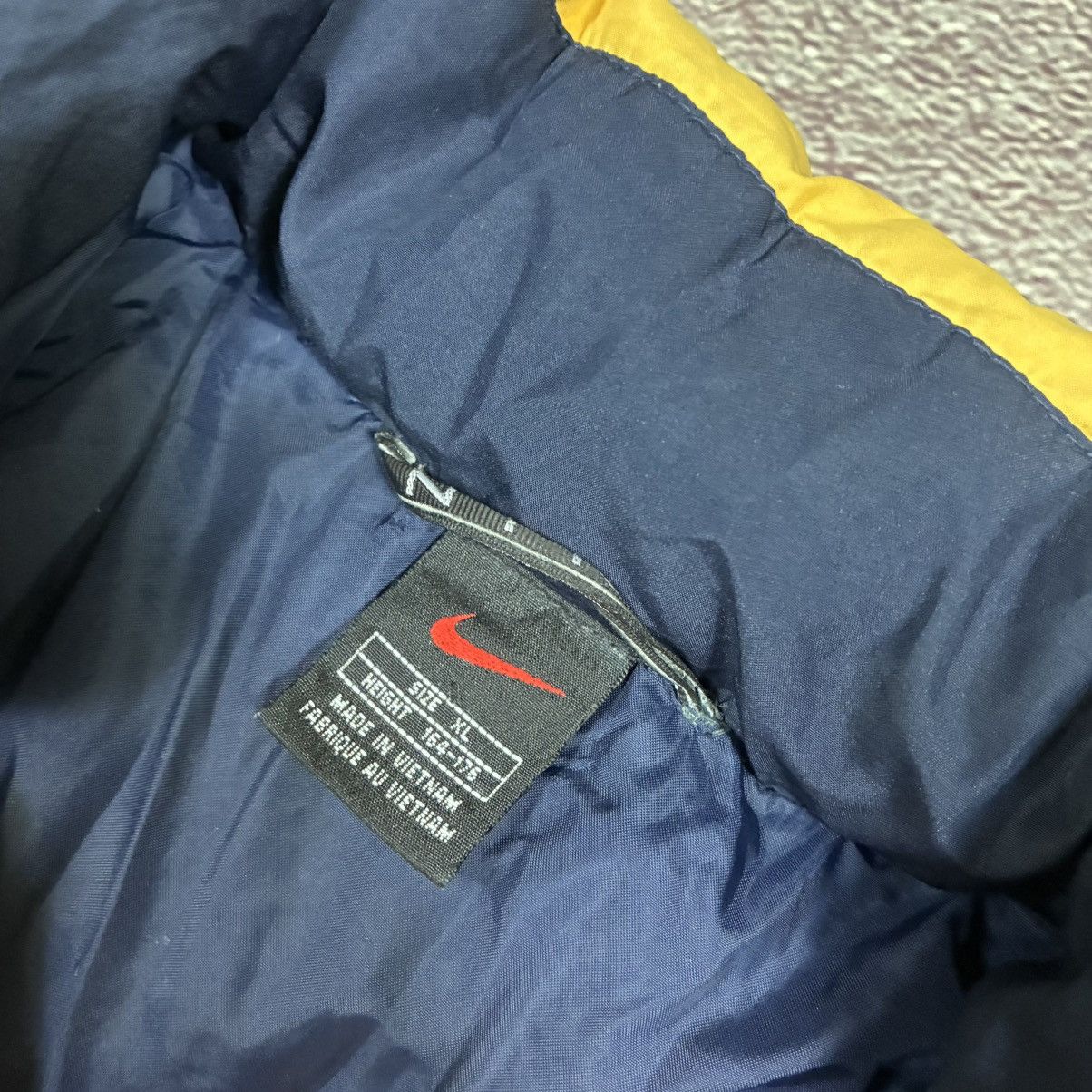 Nike Nike Vintage Goose Down Centre Logo Puffer Jacket Size M Size US M / EU 48-50 / 2 - 5 Thumbnail