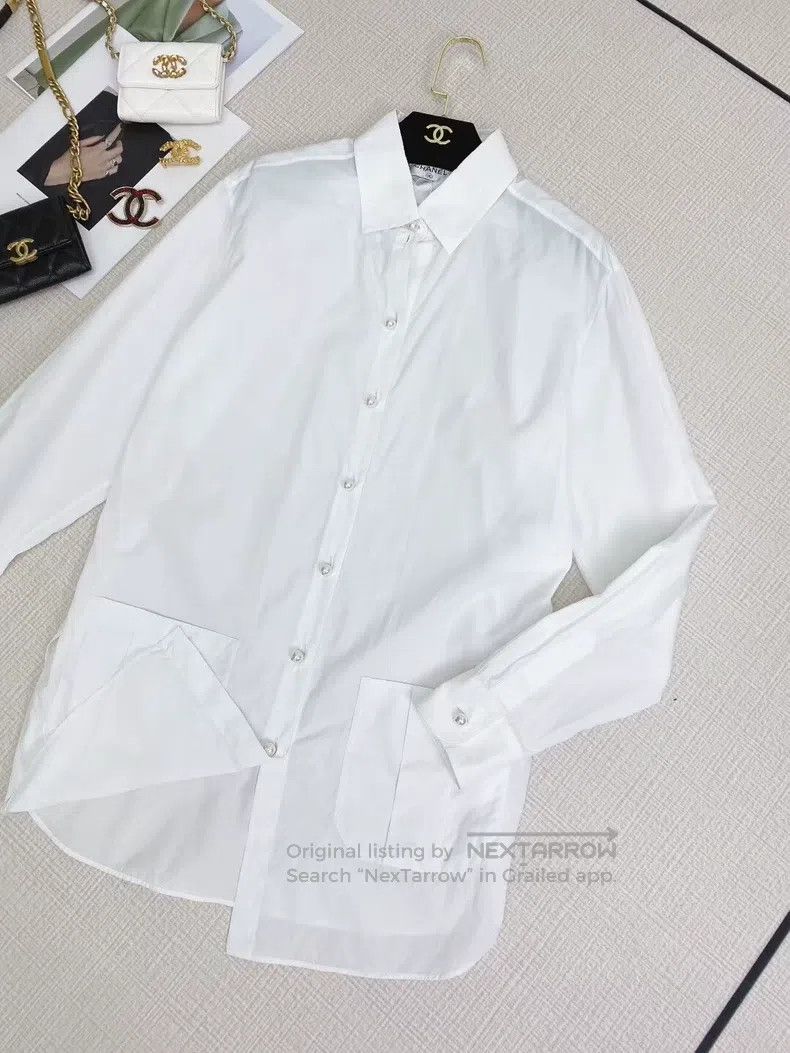 Chanel Chanel 23P pearl button white shirt Size XS / US 0-2 / IT 36-38 - 2 Thumbnail