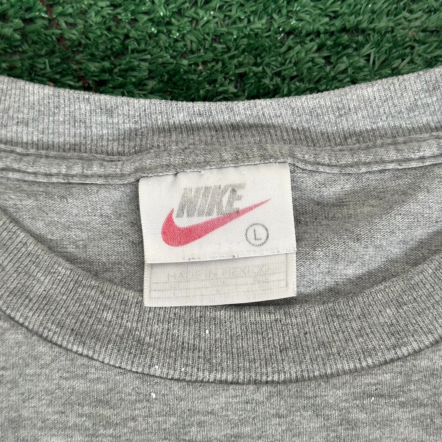Nike Vintage 90s Nike Mini Swoosh T-Shirt Gray L Embroidered Dist Size US L / EU 52-54 / 3 - 4 Thumbnail
