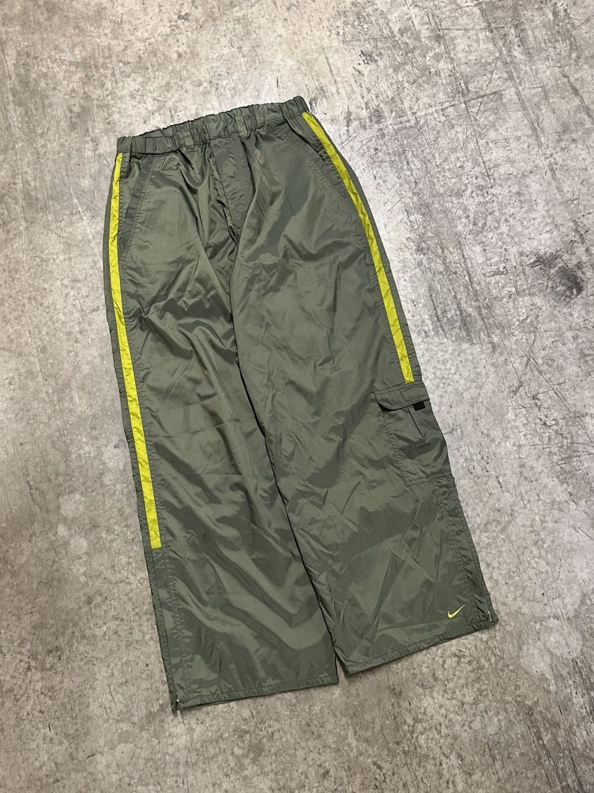 Nike Nike track pants y2k baggy fit wide leg streetwear hype rare Size US 30 / EU 46 - 2 Thumbnail