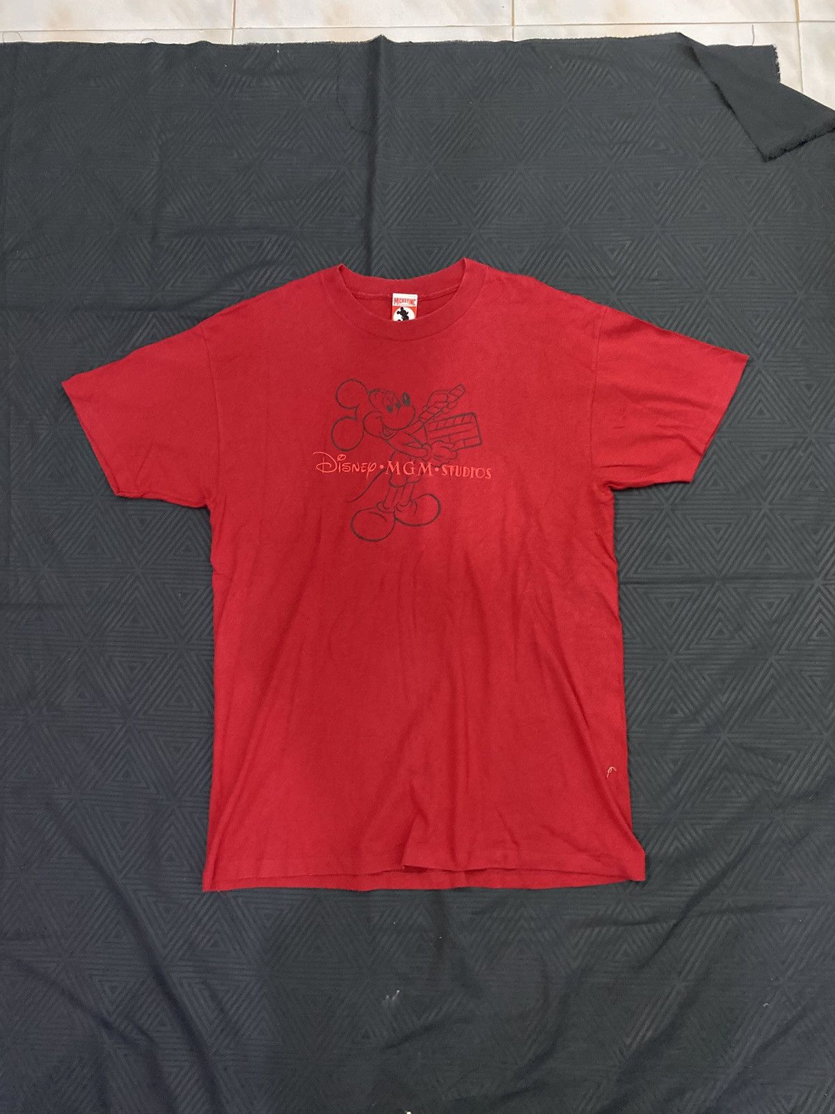 Disney Vintage disney t-shirt Size US L / EU 52-54 / 3 - 1 Thumbnail