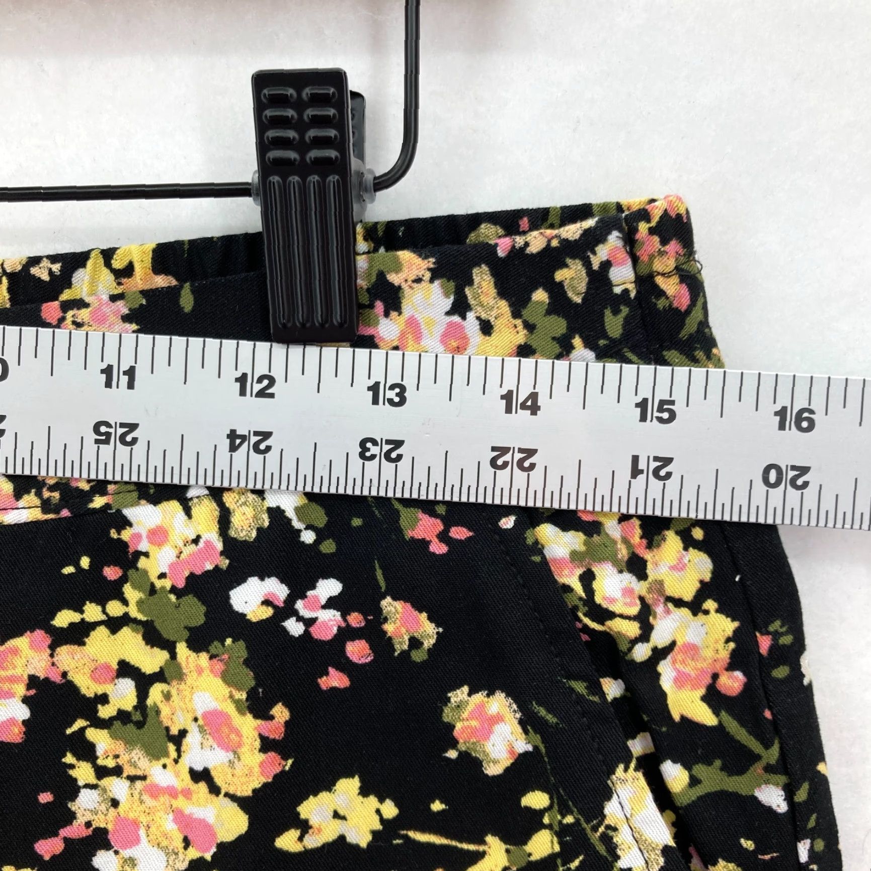 Jessica Simpson Jessica Simpson Ankle Pants Women's Small Black Floral Pull On Stretch Fabric S Regular Slim Straight Pockets Woven Lis Size 28" / US 6 / IT 42 - 5 Thumbnail