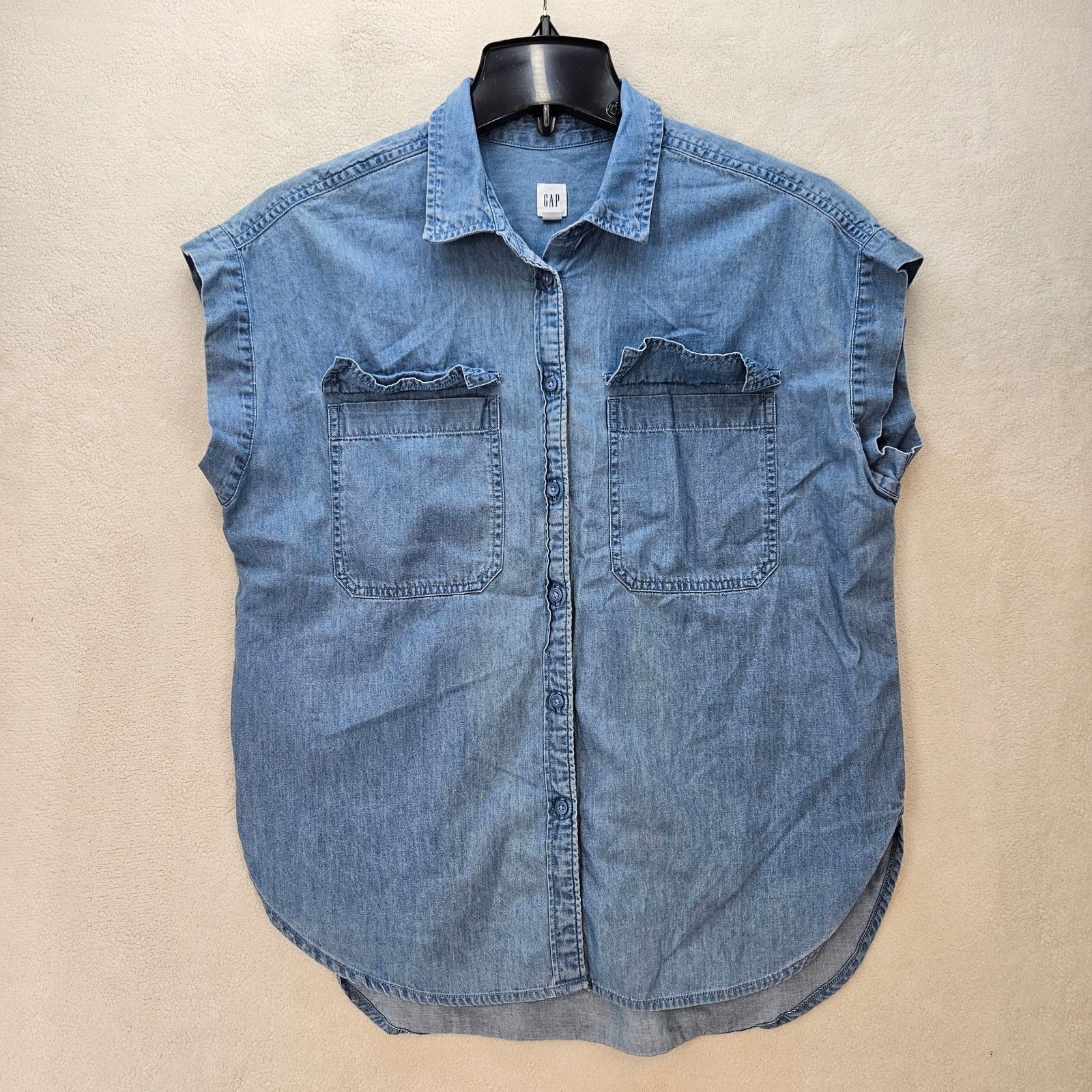 Gap GAP WOMEN'S SMALL LIGHT WASH CHAMBRAY DENIM CAP SLEEVE BUTTO Size S / US 4 / IT 40 - 1 Thumbnail