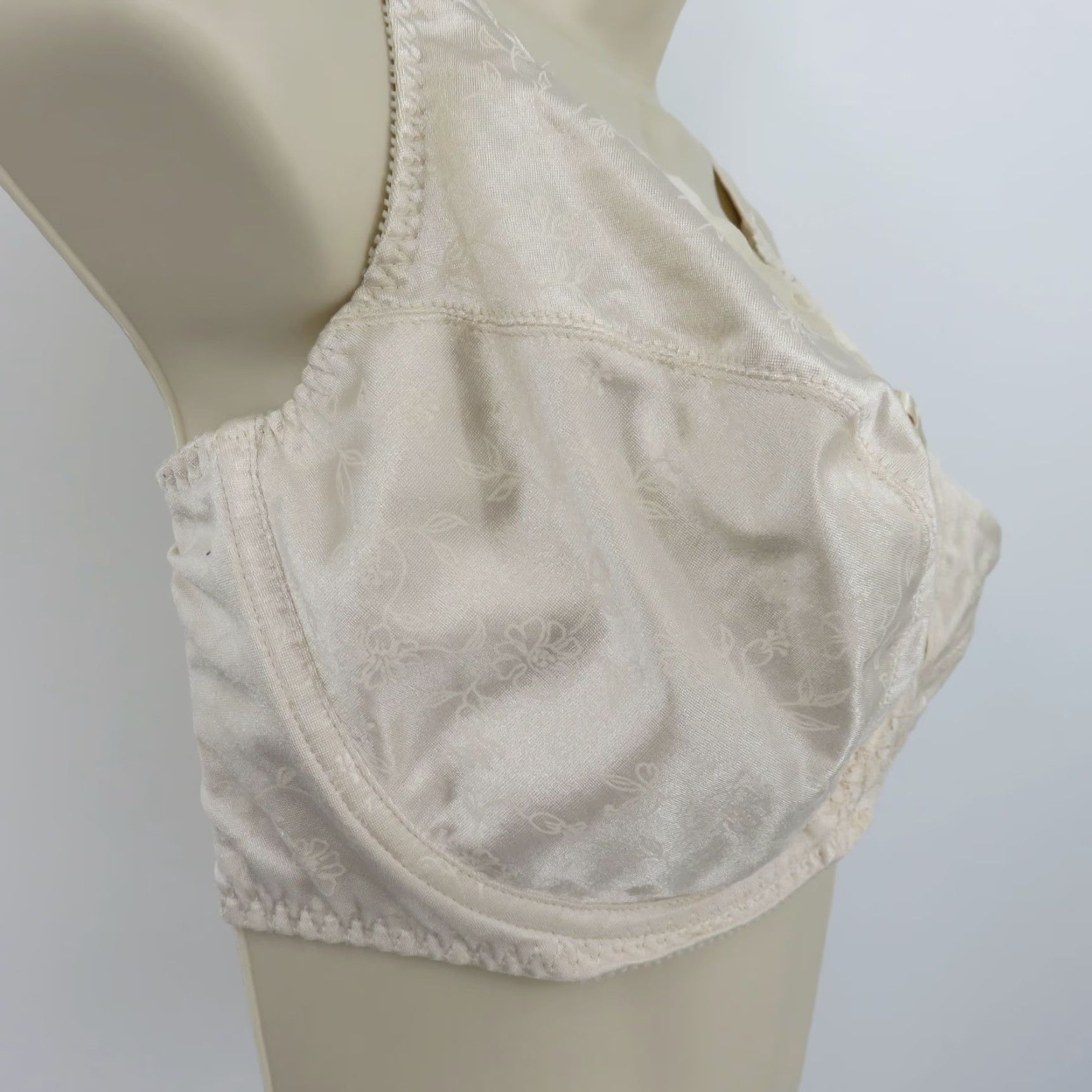 Vintage Playtex Secrets 40DD Underwire Unlined T-Shirt Bra Cream Floral 40DD Womens Vip Lounge Style 4422 Size ONE SIZE - 3 Thumbnail