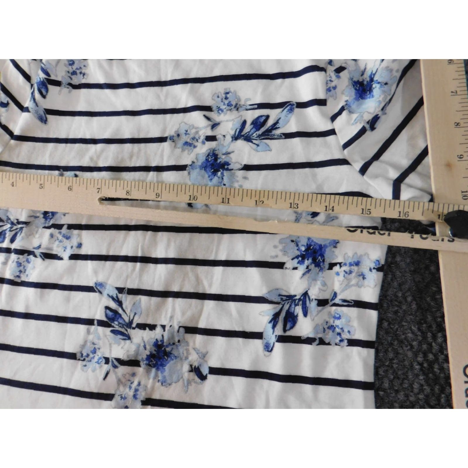 Croft & Barrow Croft & Barrow Womens Blouse PS Petites blue floral striped shirt Size S / US 4 / IT 40 - 5 Thumbnail