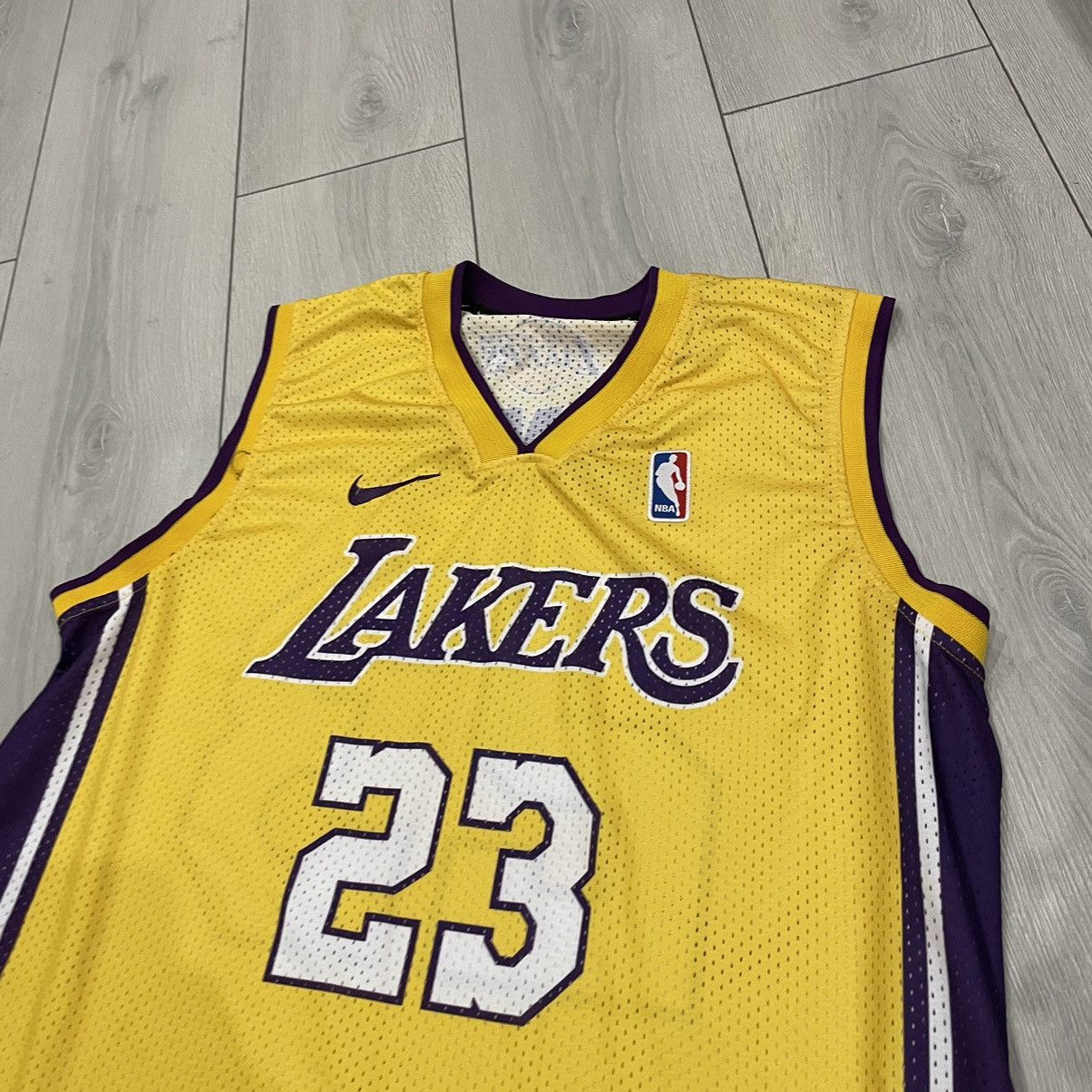 NBA × Nike Nike LA LAKERS NBA City Edition Jersey LeBron James 23 tee Size US XXL / EU 58 / 5 - 3 Thumbnail