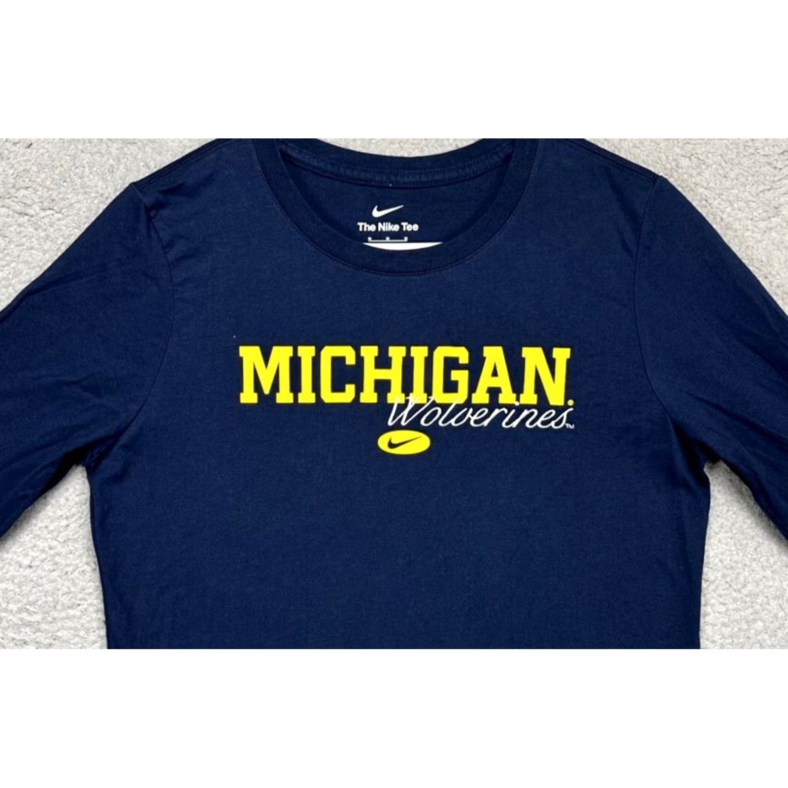 Nike VINTAGE? Not Vintage. Michigan Wolverines Nike Tee Sweatshirt Crew Neck Women Medium Navy Blue Sweatshirt Crew Neck Nike Tee Size M / US 6-8 / IT 42-44 - 2 Thumbnail
