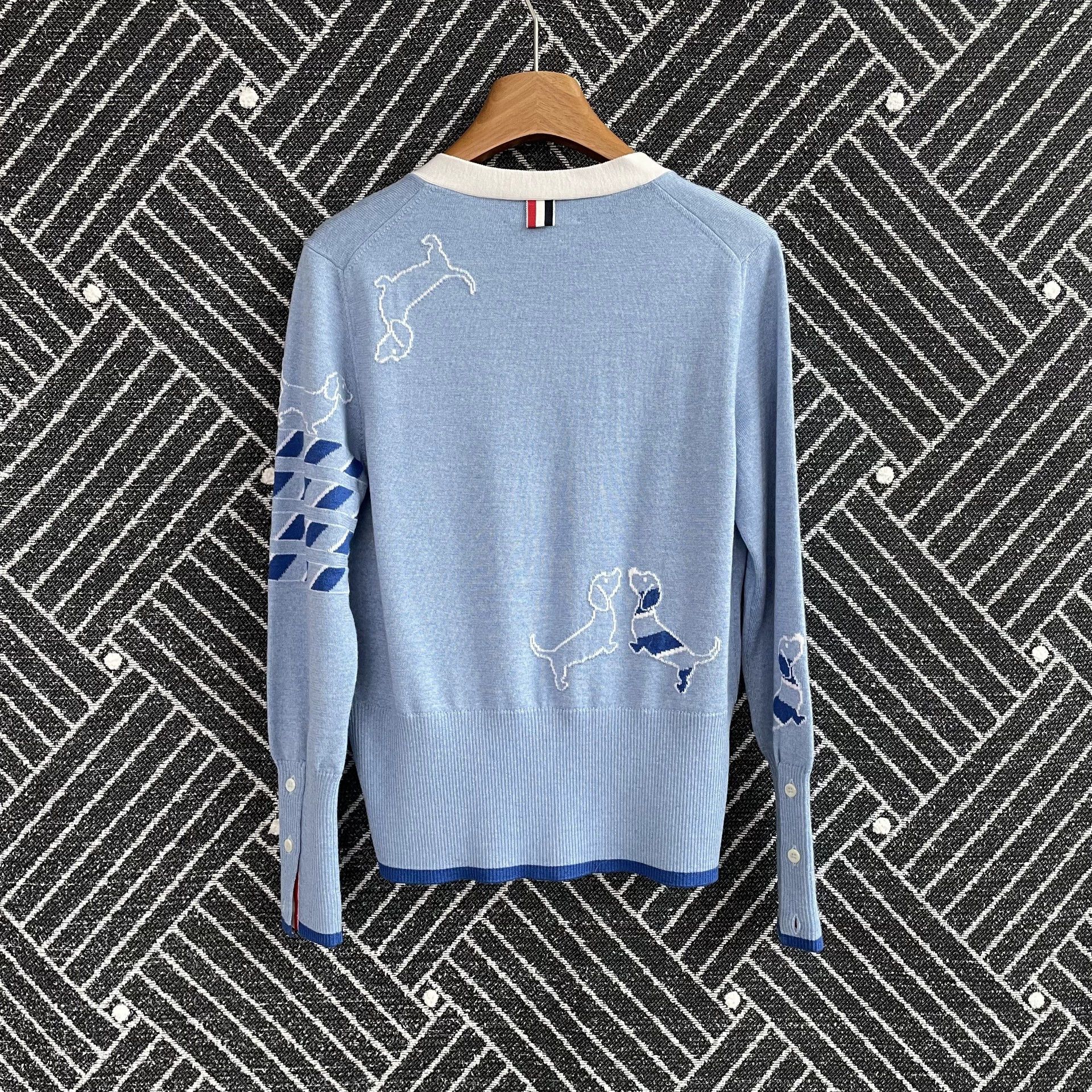Thom Browne THOM BROWNE Dog Intarsia V-Neck Knit Sweater Women's Blue 0 Size XS / US 0-2 / IT 36-38 - 2 Thumbnail