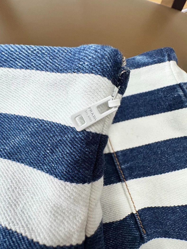 Prada Prada High-waisted blue and white striped triangle shorts Size 24" / US 00 / IT 34 - 5 Thumbnail