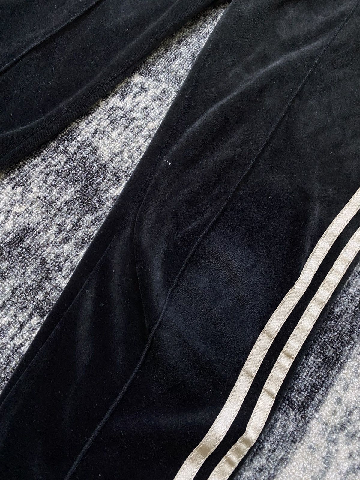 Adidas × Vintage Vintage Adidas Pants 3-Stripes Black Velours Y2K STYLE 90s Size 30" / US 8 / IT 44 - 6 Thumbnail