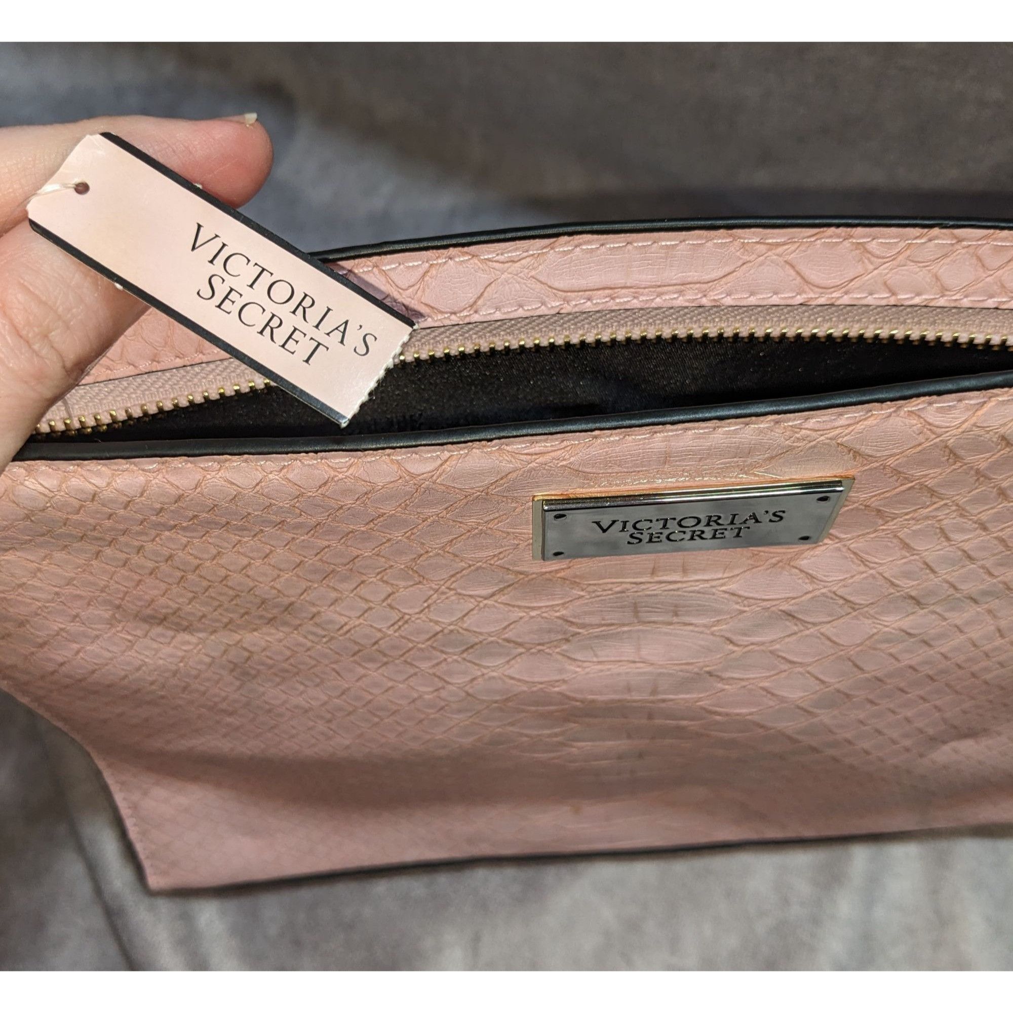 Victoria's Secret Victorias Secret Light Pink Faux Leather Snake Textured Zip Size ONE SIZE - 2 Thumbnail