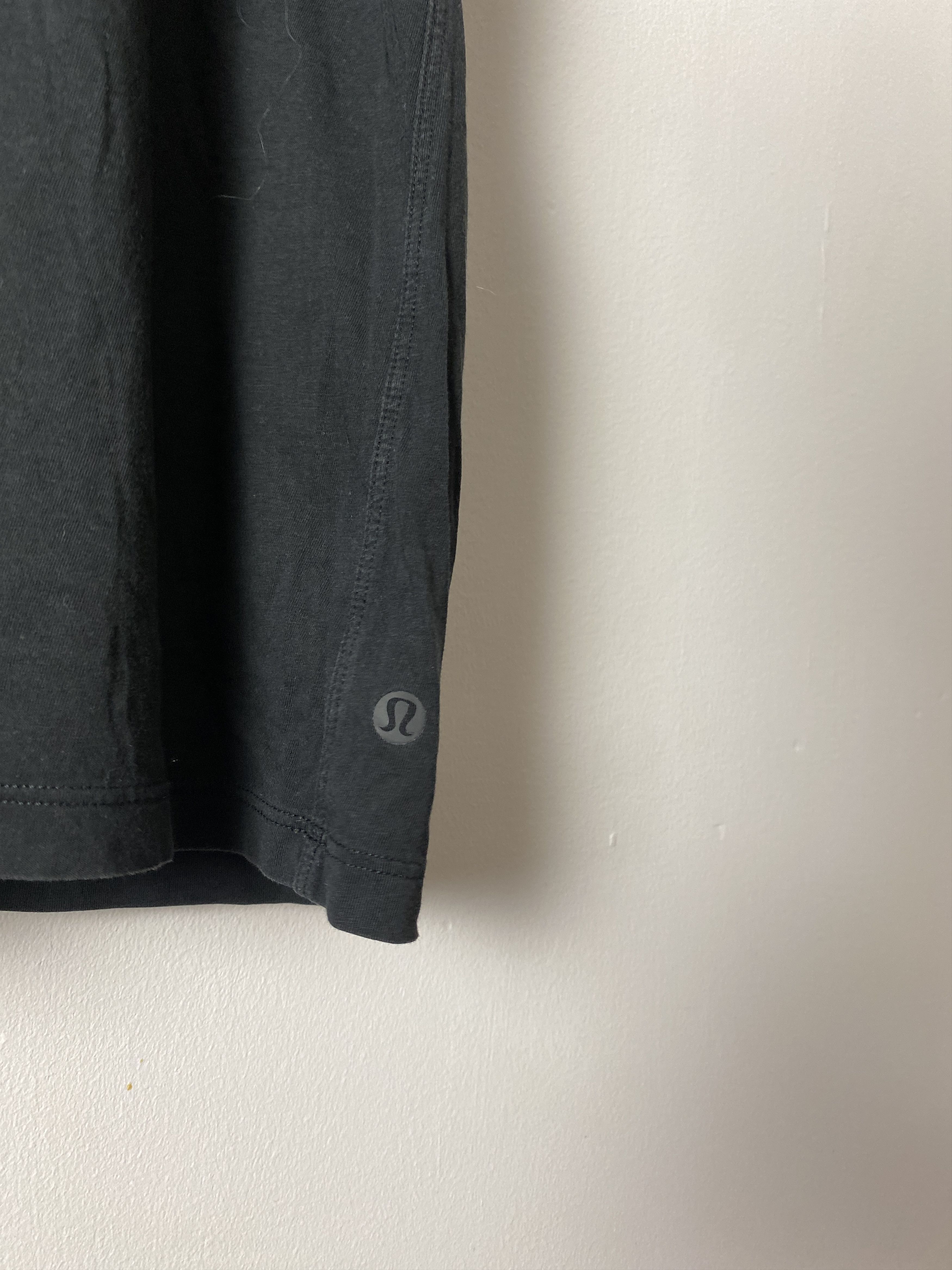 Lululemon Lululemon small logo casual t-shirt tee Size L / US 10 / IT 46 - 2 Thumbnail