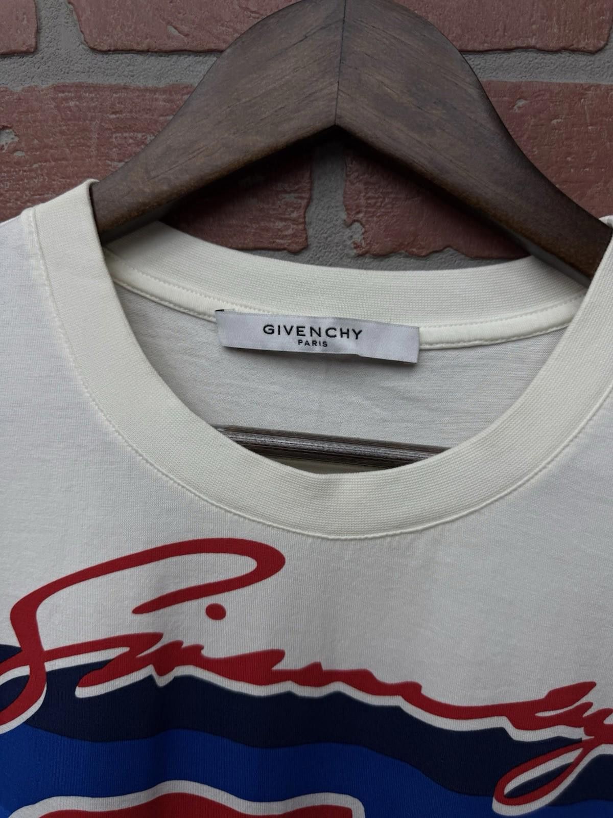 Givenchy GIVENCHY T-shirt White/Blue/Red Men’s Size Large Authentic Size US L / EU 52-54 / 3 - 10 Thumbnail