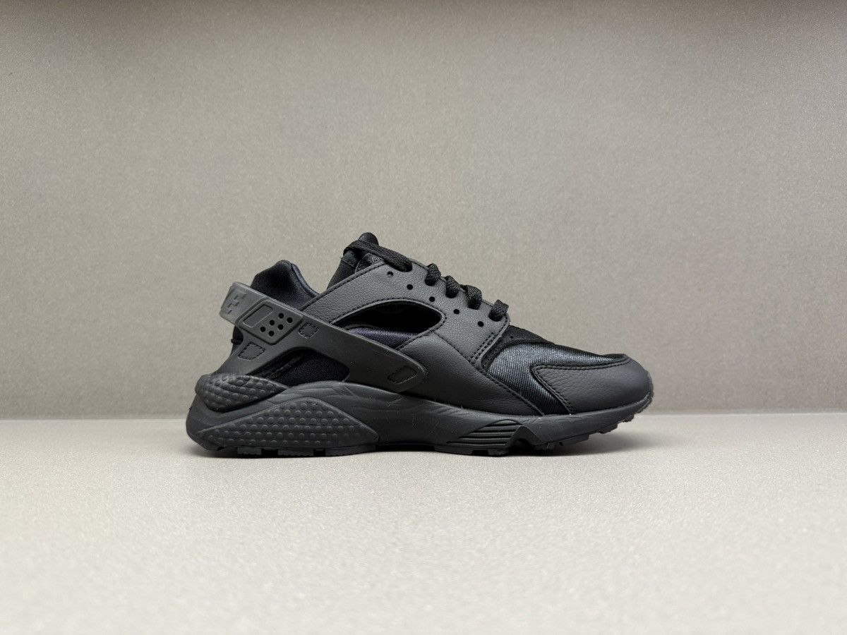 Nike Nike Air Huarache Triple Black 2021 Size US 5 / EU 37 - 6 Thumbnail