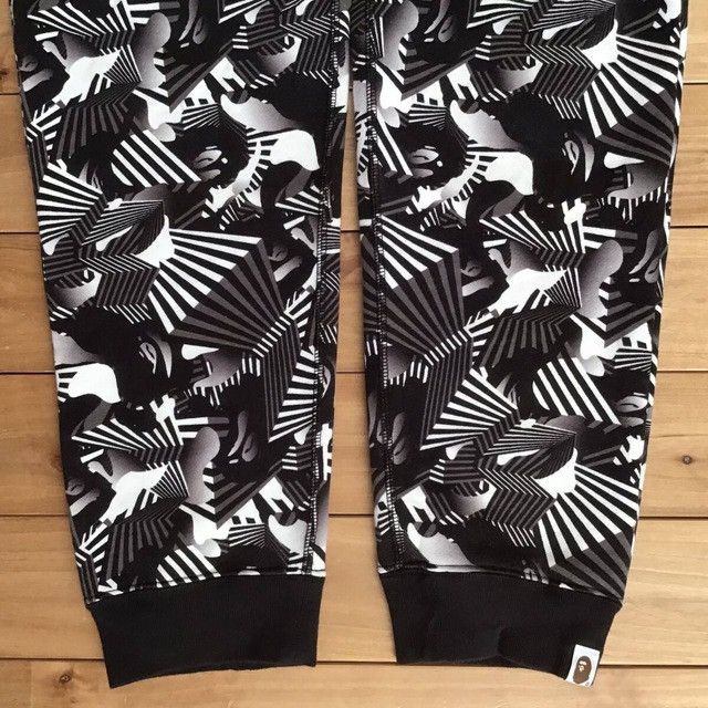 Bape BAPE Dazzle Camo Sweat pants a bathing ape NIGO ★size M Size US 32 / EU 48 - 6 Thumbnail