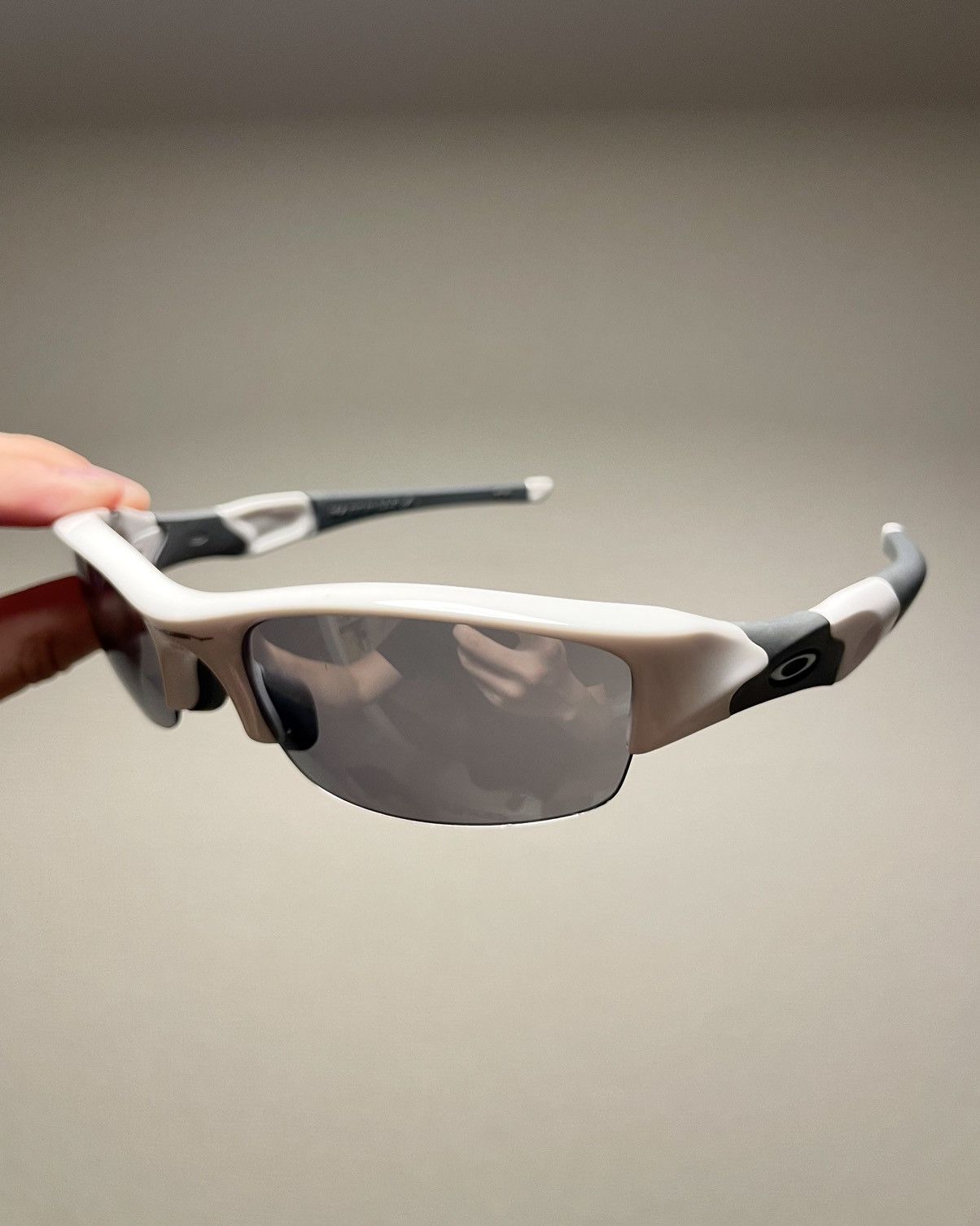 Oakley OAKLEY FLAK 'Polished White' SUNGLASSES Size ONE SIZE - 1 Thumbnail