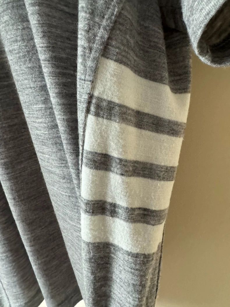 Thom Browne Thom browne Gray wool four-striped round-neck short-sleeved Size US L / EU 52-54 / 3 - 3 Thumbnail