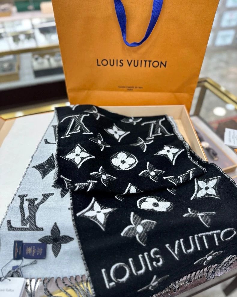 Louis Vuitton Louis Vuitton Black Grey Gold Thread Reversible Wool Scarf Size ONE SIZE - 2 Thumbnail