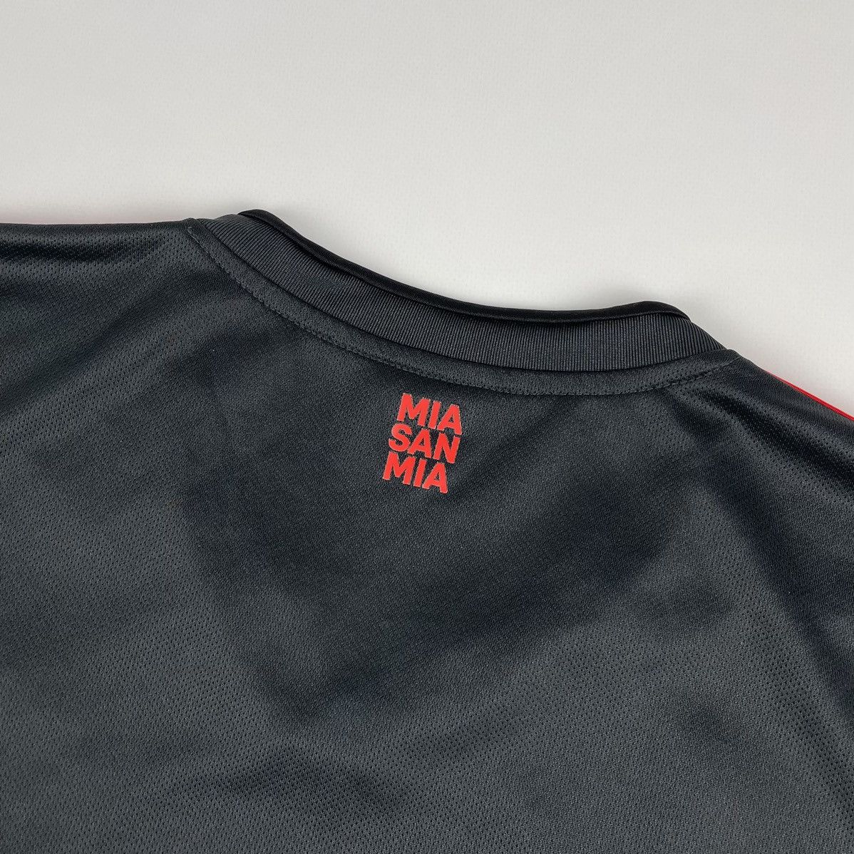 Adidas Adidas FC Bayern Munchen 2022/23 Soccer Jersey Football Tee Size US XL / EU 56 / 4 - 14 Thumbnail