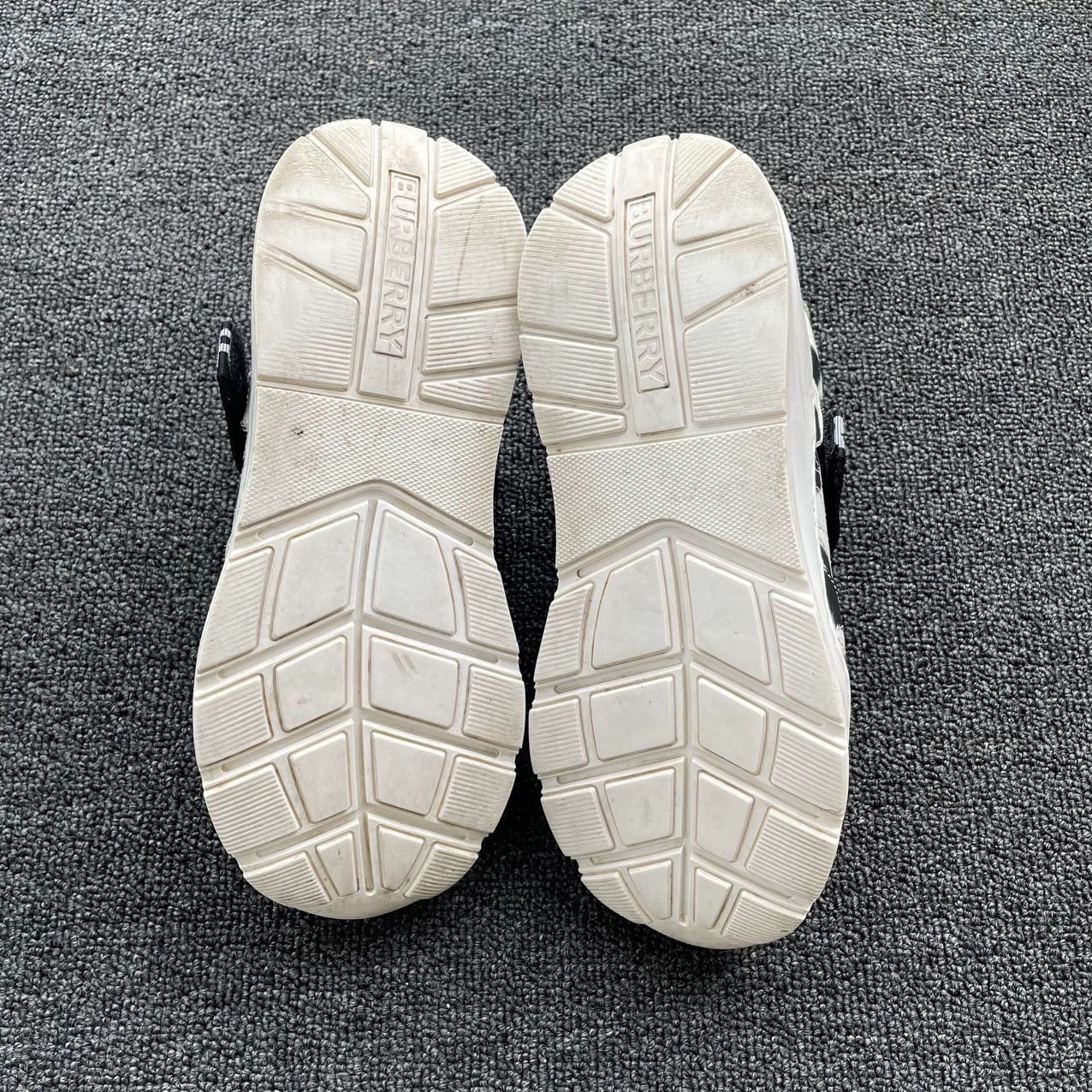 Burberry Burberry 95 New B&W Runway Trainer Size 36.5 Size US 6 / IT 36 - 7 Thumbnail