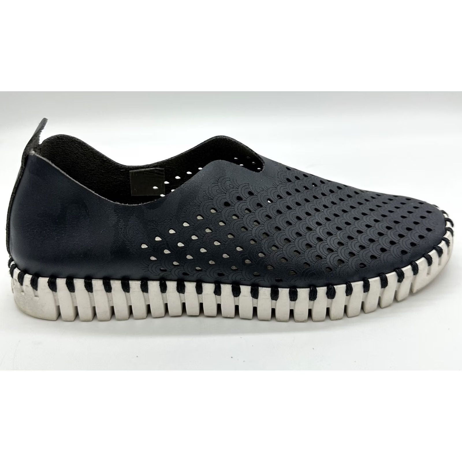 Vintage VINTAGE Isle Jacobsen Navy Blue Tulip Perforated White Sole Slip On Sneakers Women 36 6 Size US 6 / IT 36 - 5 Thumbnail