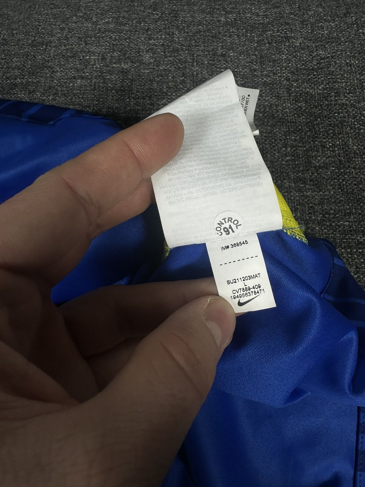 Nike Nike Mason Mount 2021-22 Signed Chelsea Football Club Jersey Size US L / EU 52-54 / 3 - 9 Thumbnail