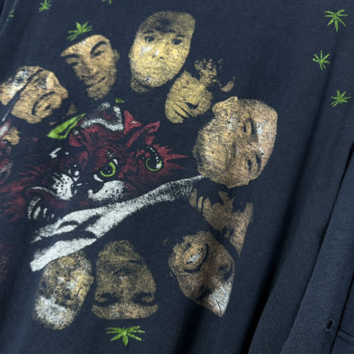 Band Tees Vintage 90s Ska-P ‘El Vals del Obrero’ Thrashed Euro T Shirt Size US XL / EU 56 / 4 - 9 Thumbnail