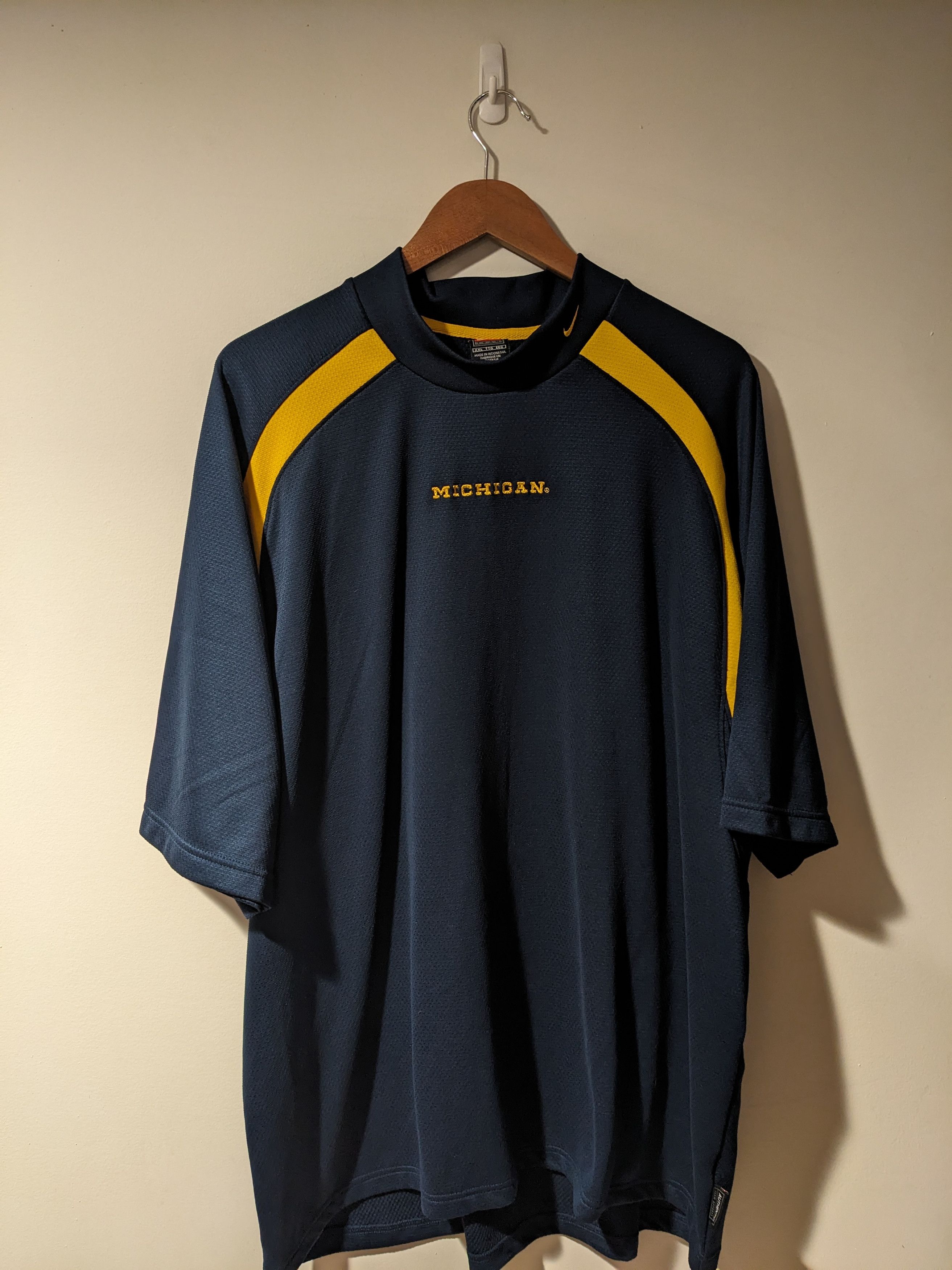 Nike × Vintage Vintage Y2K Nike Sphere Dry Team Michigan Thermal T-Shirt Size US XXL / EU 58 / 5 - 1 Thumbnail