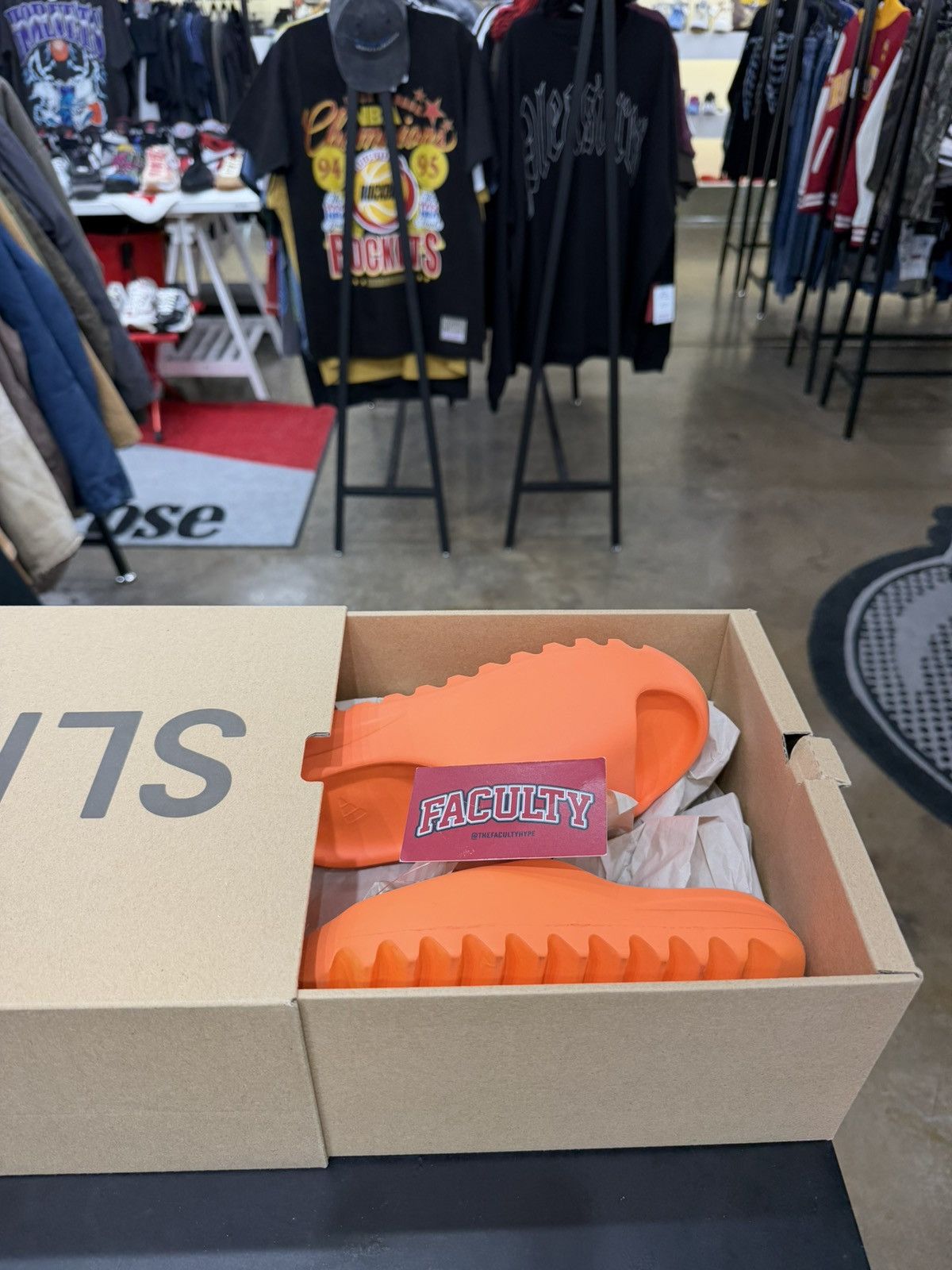 Adidas Adidas Yeezy Slide Enflame Orange Size 4 (2021) Size US 5 / EU 37 - 11 Thumbnail