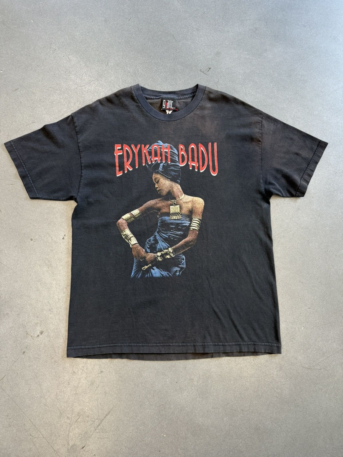 Other 2001 Vintage Erykah Badu Tour Tee Size US XL / EU 56 / 4 - 1 Thumbnail