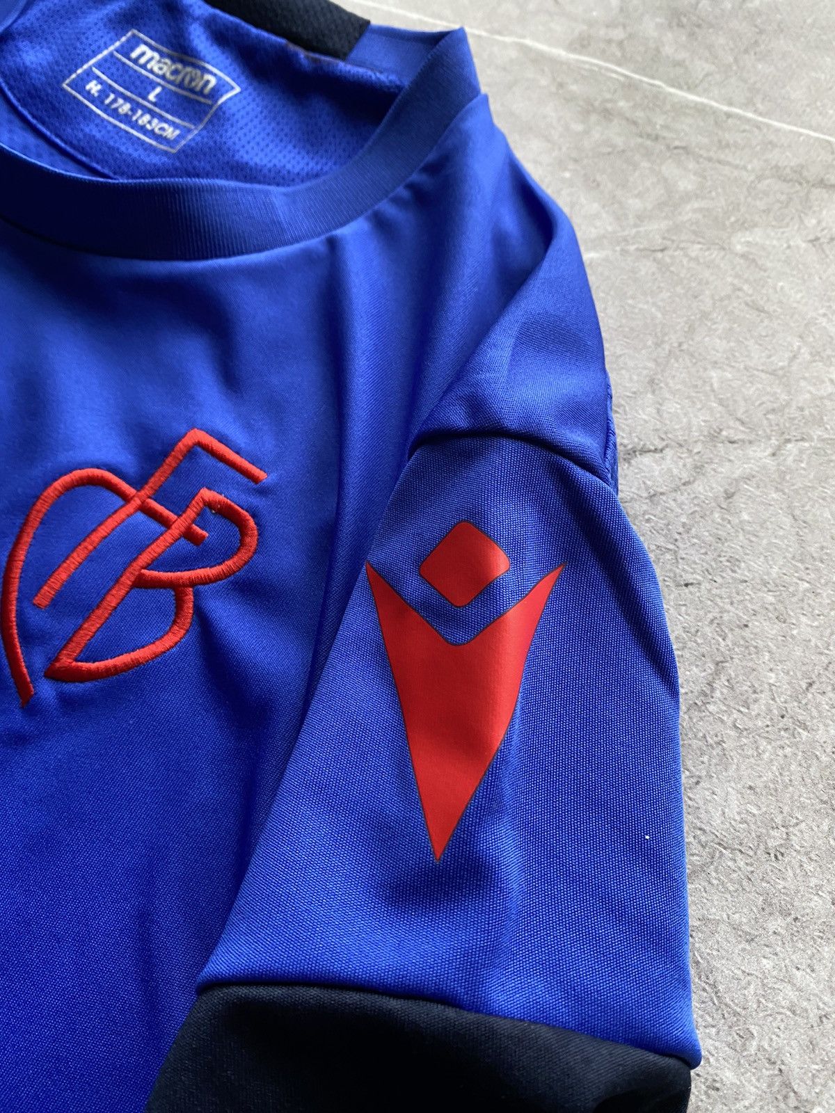 Macron Macron FC Basel Training #26 Soccer Football Jersey Size US L / EU 52-54 / 3 - 10 Thumbnail