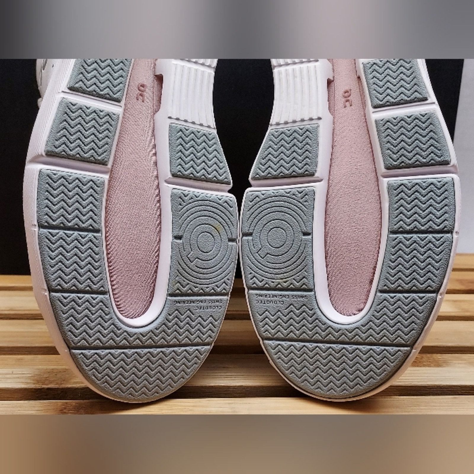 Other On Cloud Womens Roger Advantage White Athletic Shoes Size 7 Size US 7 / IT 37 - 9 Thumbnail