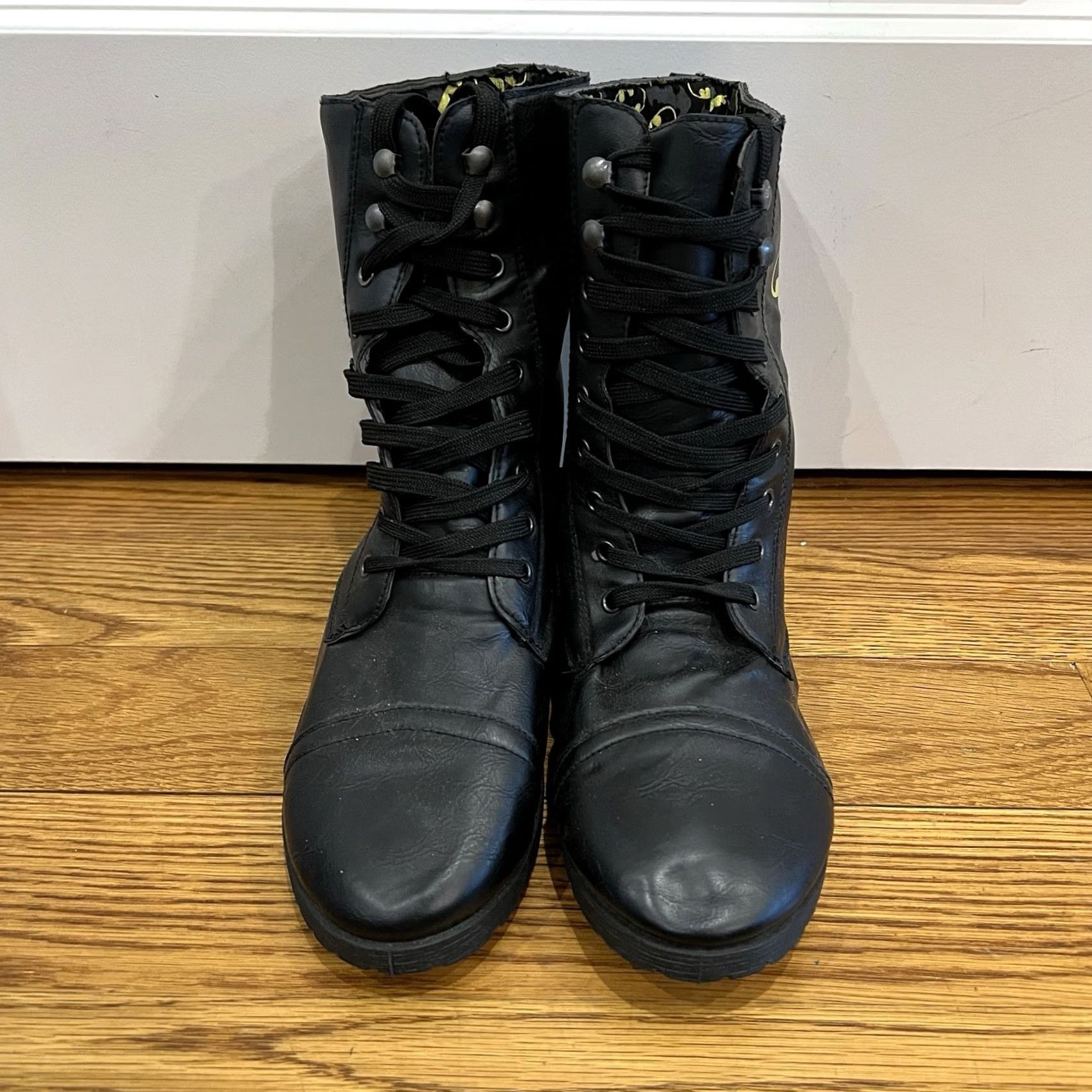 Vintage Batman Emblem Boots Ladies 11 Canvas Lace-Up Ankle Black Yellow Combat Style Shoes Size US 11 / IT 41 - 4 Thumbnail