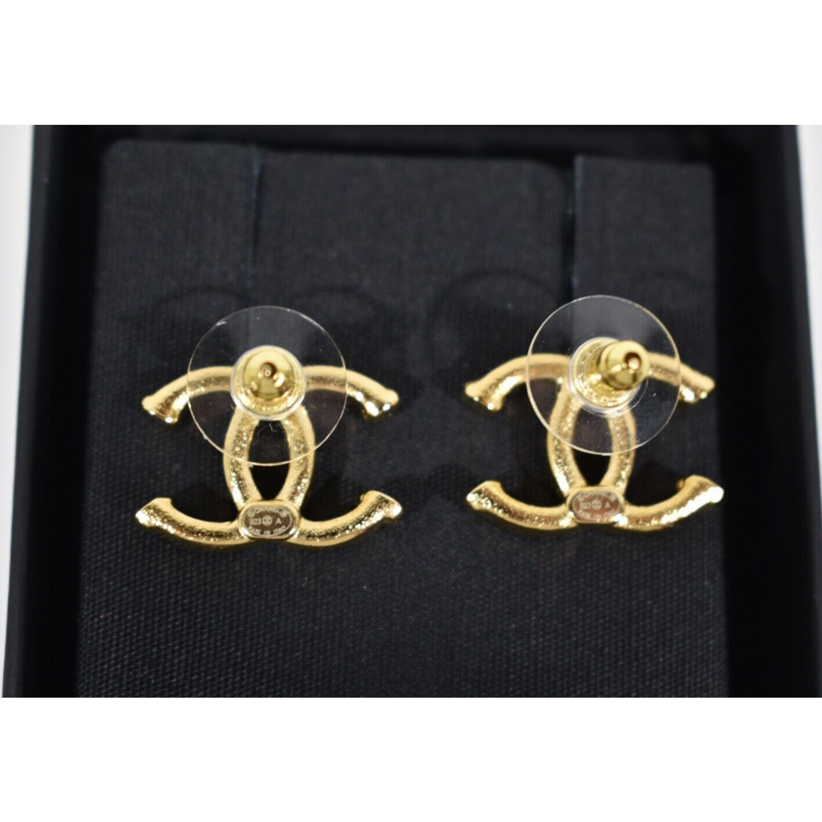 Chanel Chanel Gold Hammered Interlocking Statement Stud Earrings Size ONE SIZE - 9 Thumbnail
