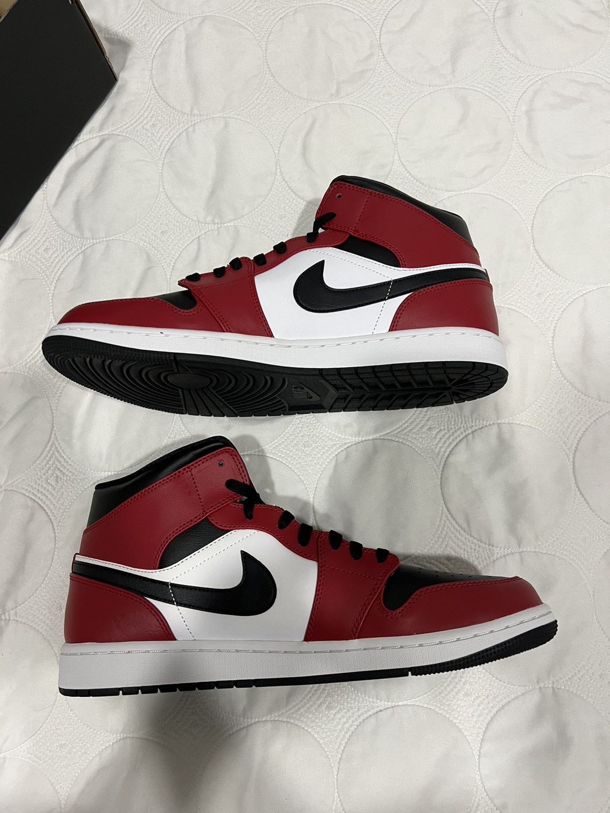 Jordan Brand Jordon 1 Mid “Chicago Toe” Size US 13 / EU 46 - 4 Thumbnail