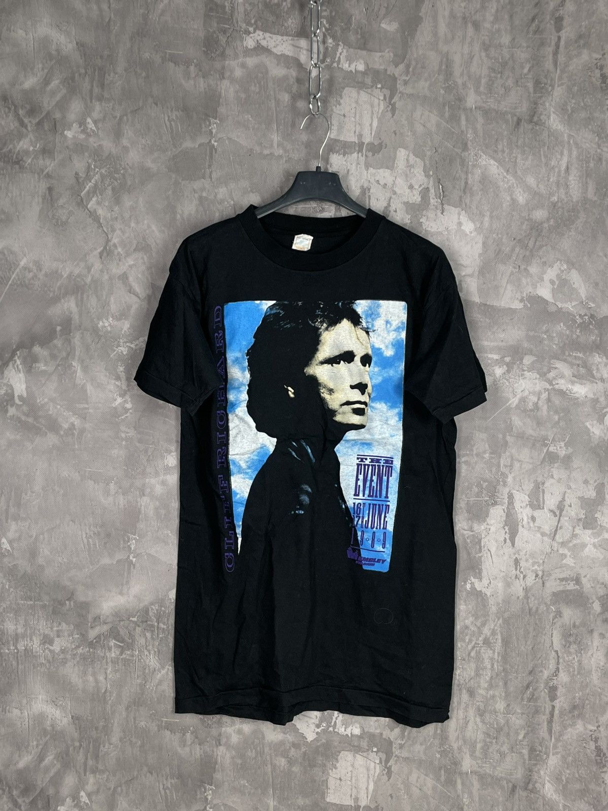 Band Tees Vintage 1990 Cliff Richard Tour T-shirt Size US M / EU 48-50 / 2 - 1 Thumbnail
