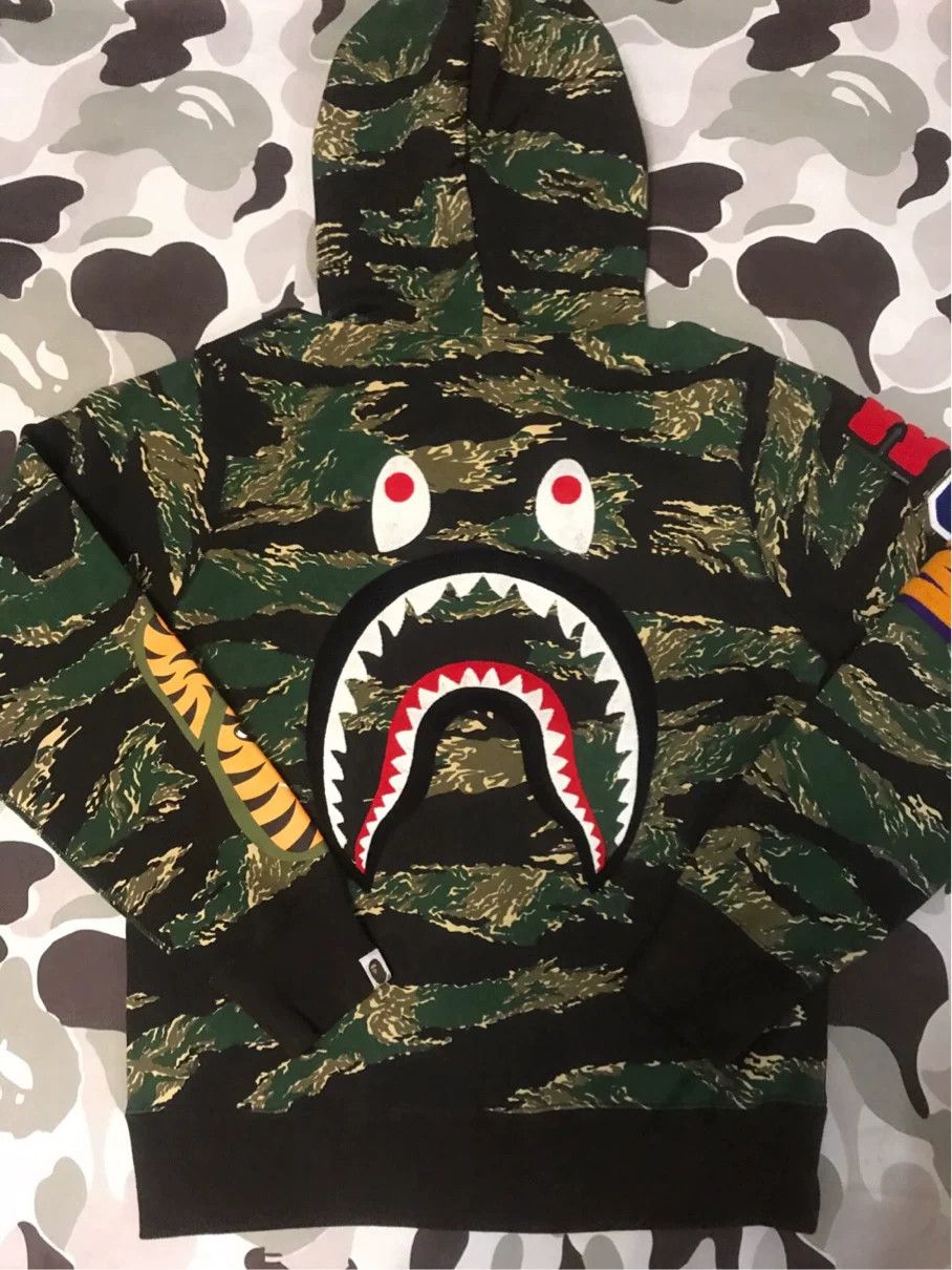 Bape Bape Multi Shark Sweatshirt Pullover Size US L / EU 52-54 / 3 - 1 Thumbnail
