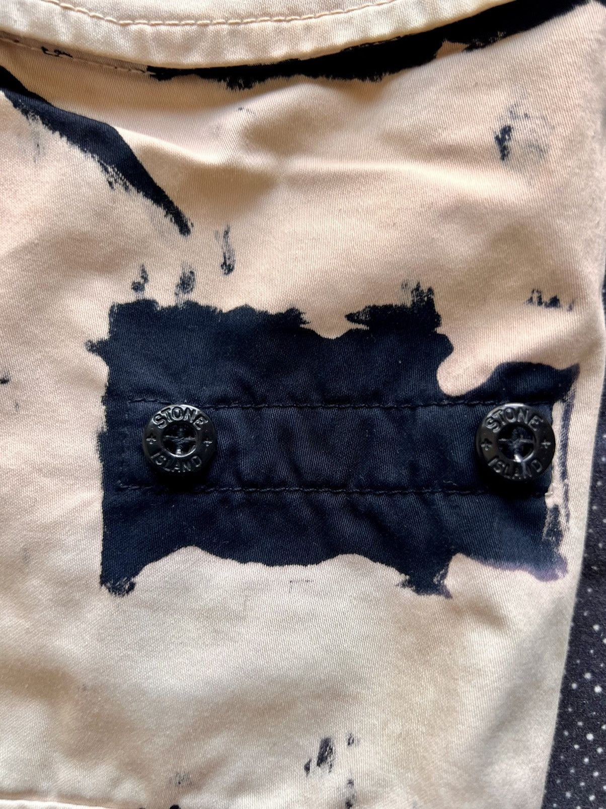 Stone Island Stone Island Hand Corrosion Cargo Shorts Type RE W30 Size US 30 / EU 46 - 17 Thumbnail