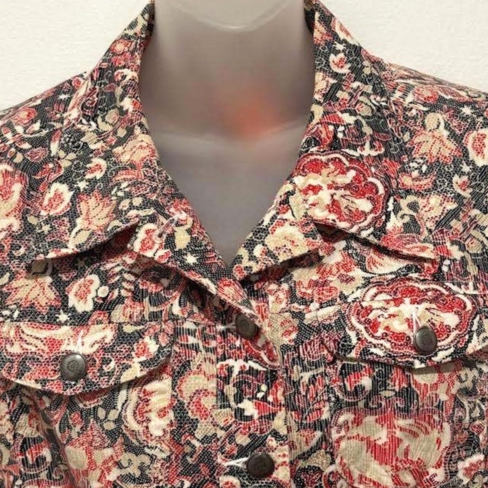 Vintage VINTAGE Christopher & Banks Floral Paisley Jacquard Cropped Blazer Jacket PETITE L Pink 3/4 Sleeve Button Front Size L / US 10 / IT 46 - 4 Thumbnail