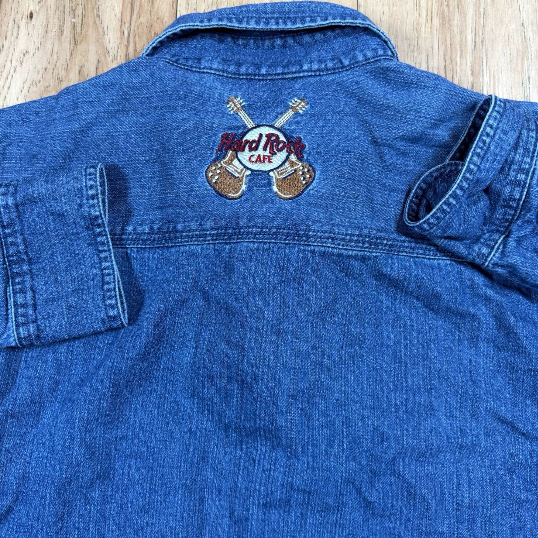 Hard Rock Cafe VTG Hard Rock Cafe Denim Button-Up Shirt Honolulu Hawaii Mens Medium Blue Long Sleeve Button-Up Shirt M Mens Regular Sleeves Denim Shirt Size US M / EU 48-50 / 2 - 5 Thumbnail