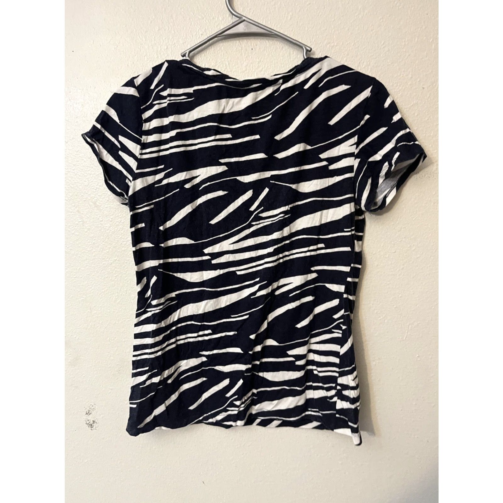 Banana Republic Banana Republic Tee Shirt Women M Black White Zebra Soft Cotton Crew Neck Shirt Size M / US 6-8 / IT 42-44 - 2 Thumbnail