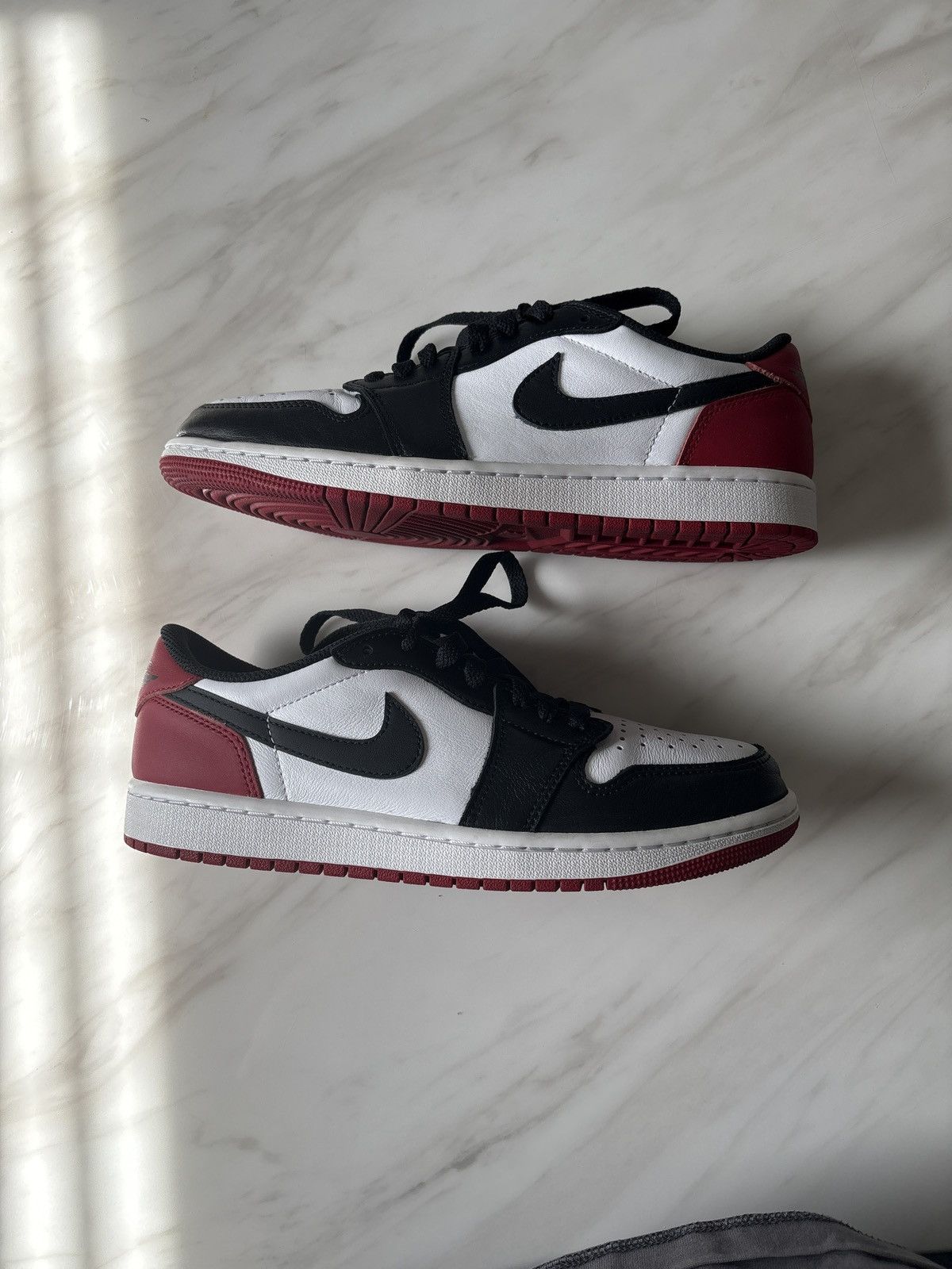 Jordan Brand Jordan 1 Retro Low OG Black Toe Size US 8.5 / EU 41-42 - 2 Thumbnail