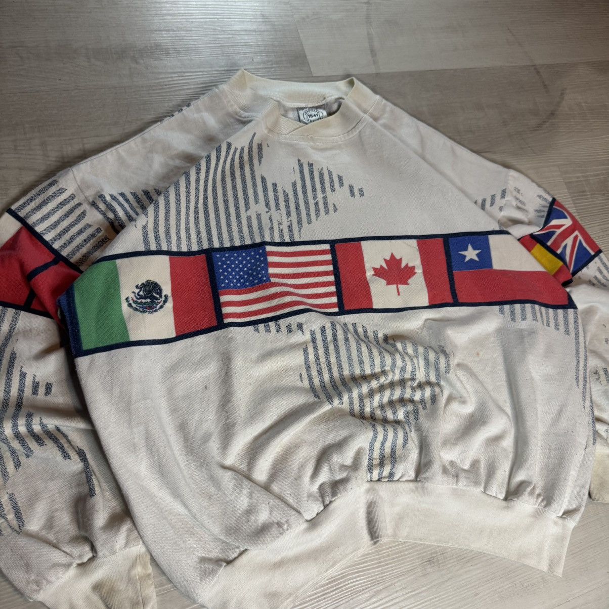 Vintage Vintage 80s/90s Multi Flag Country Crewneck Pull Over. Size US XL / EU 56 / 4 - 1 Thumbnail