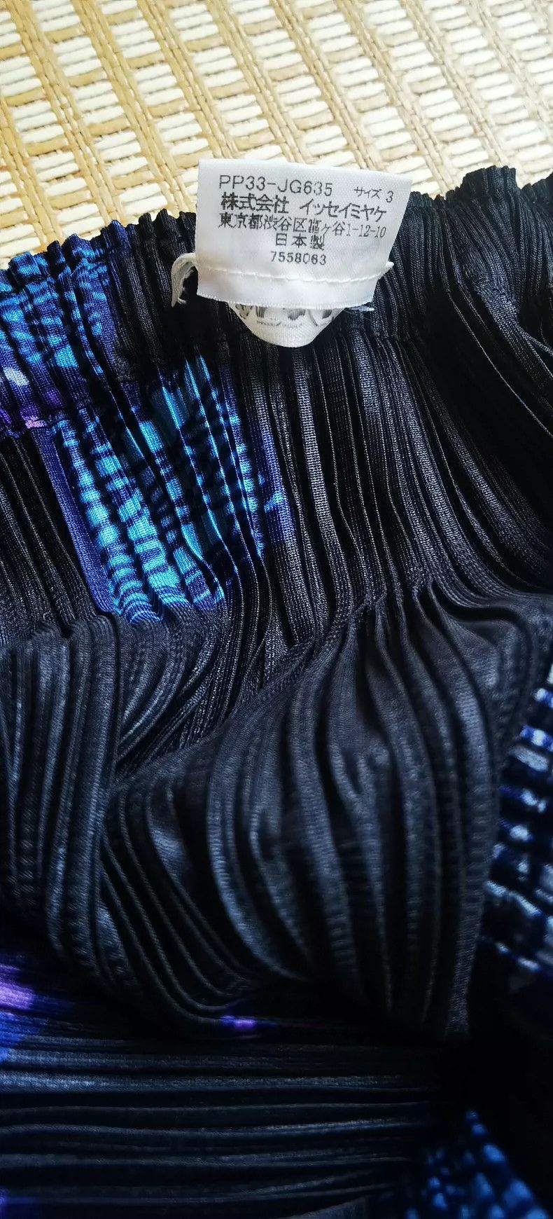 Pleats Please Issey Miyake Issey Miyake size:3 Black carp skirt Size 42" / US 20 - 2 Thumbnail